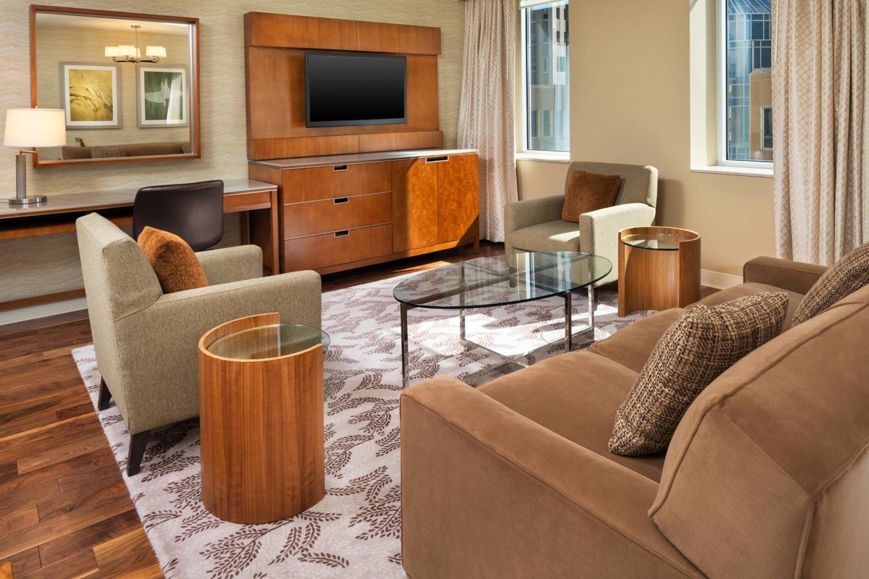 1 Bedroom Larger Suite, 1 King, Sofa bed, City view