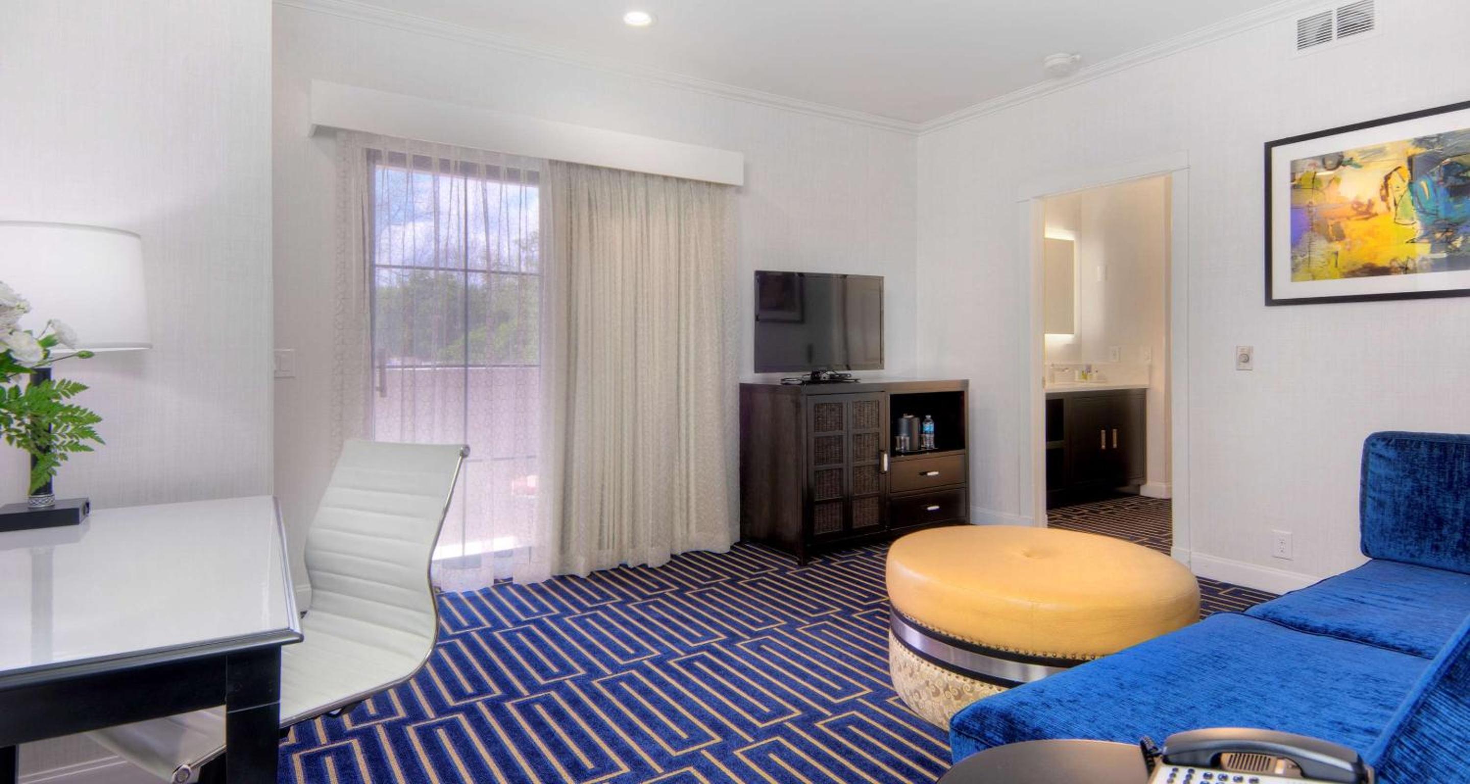 King Suite with Sofa Bed and Balcony - Non-Smoking