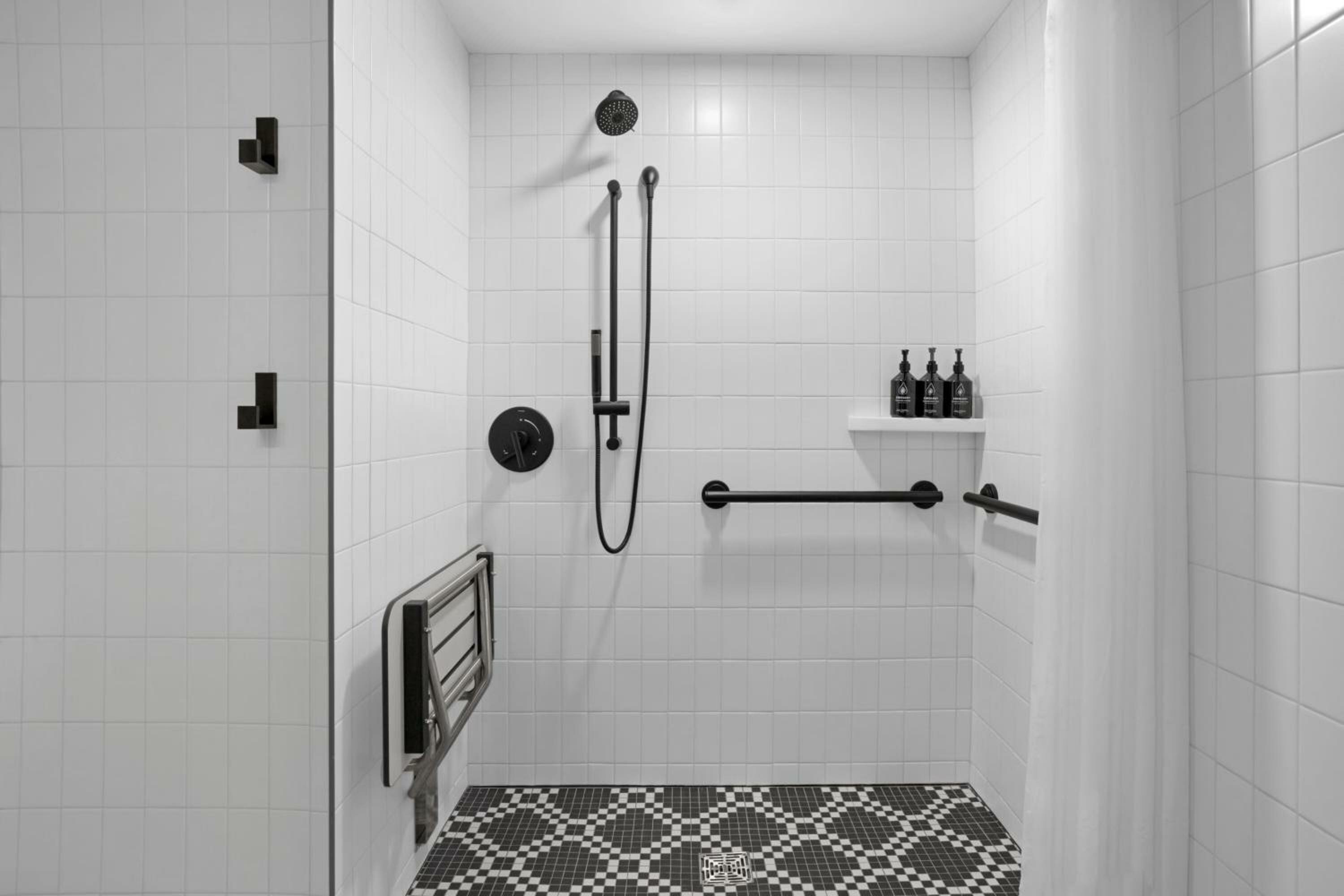 King Room - Mobility Access/Roll in Shower - Non-Smoking