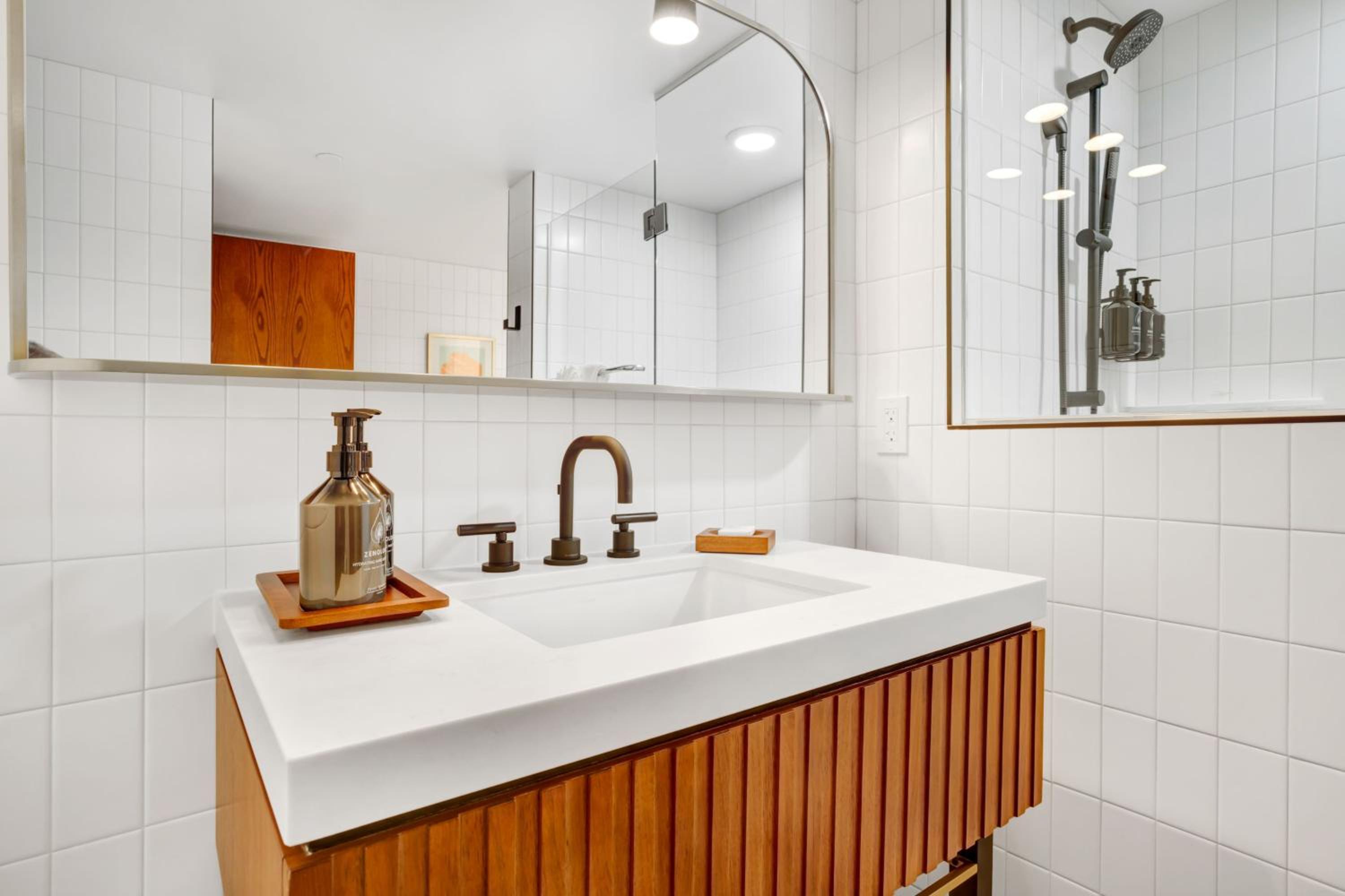 One-Bedroom Suite - Communications/Mobility Accessible