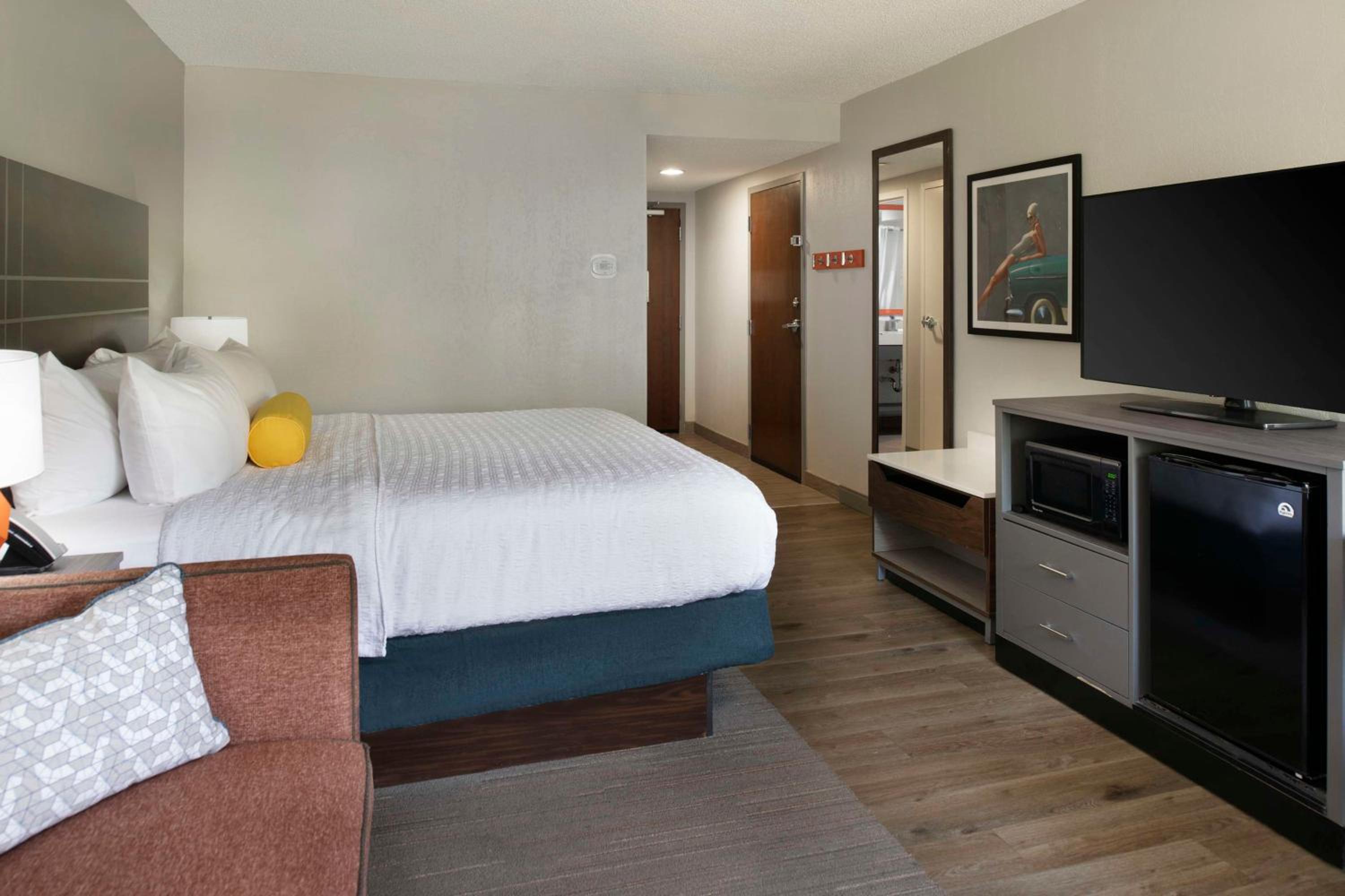 King Room with Sofa Bed