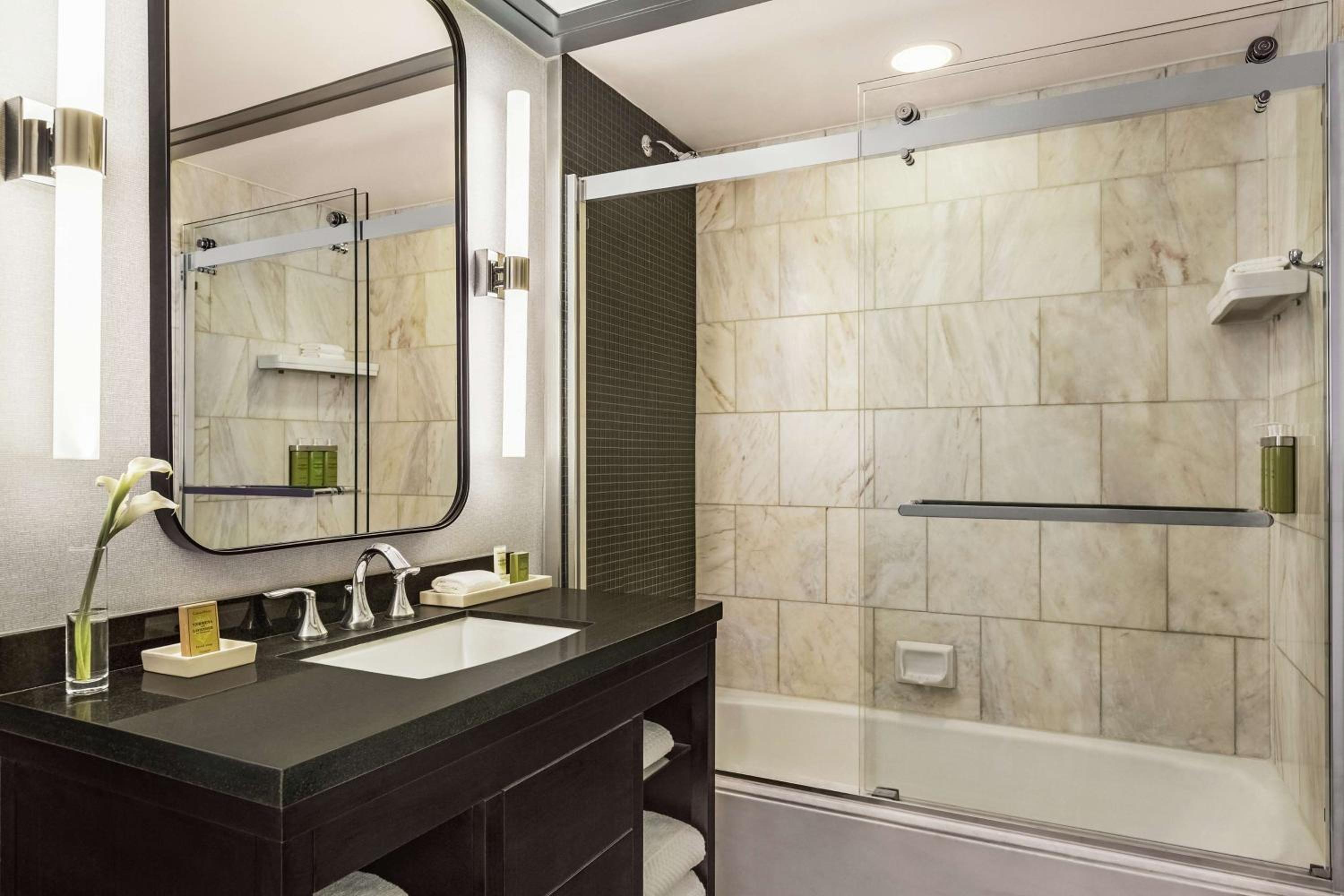 Deluxe Queen Room with Two Queen Beds