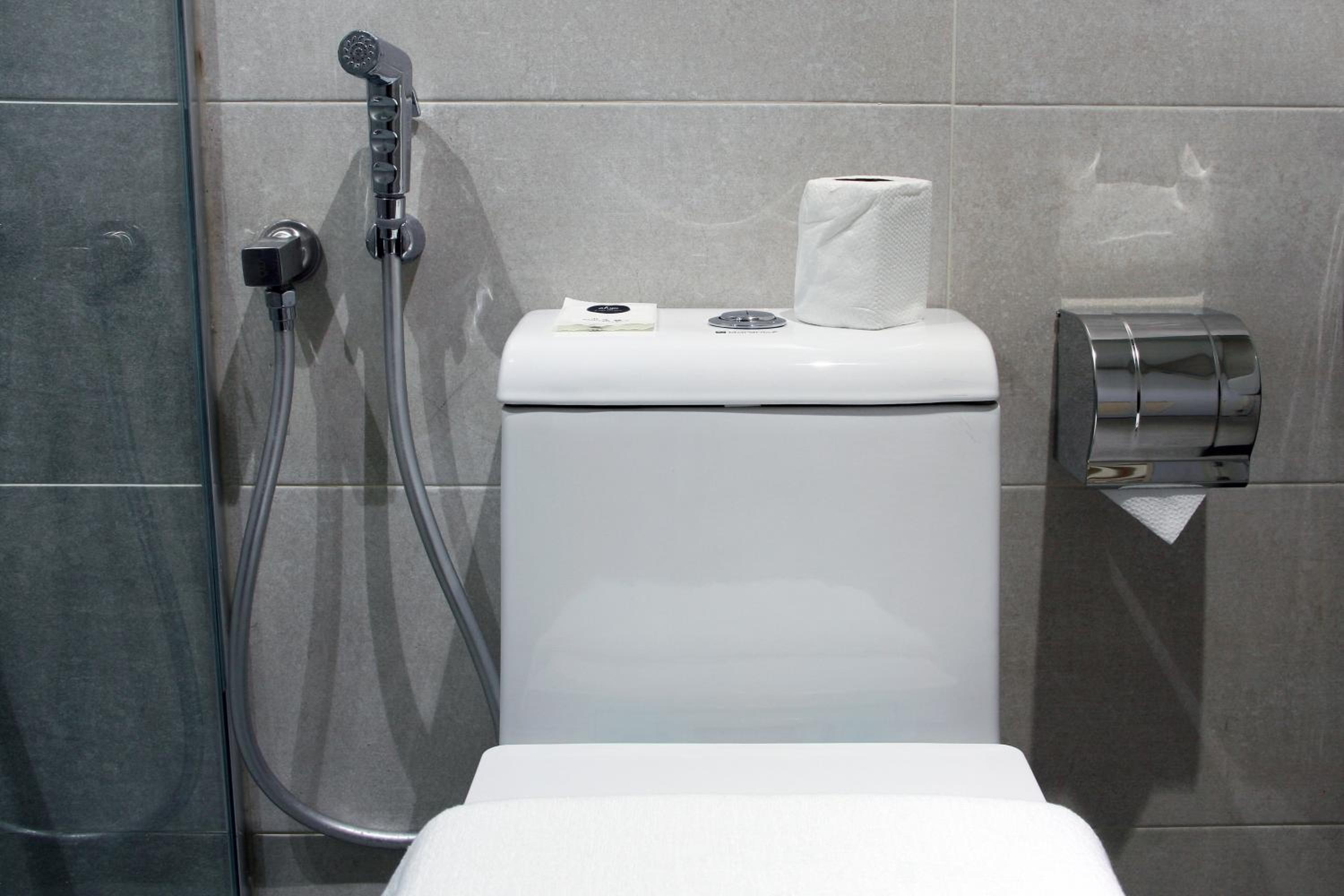 Standard Family Room (With Window)