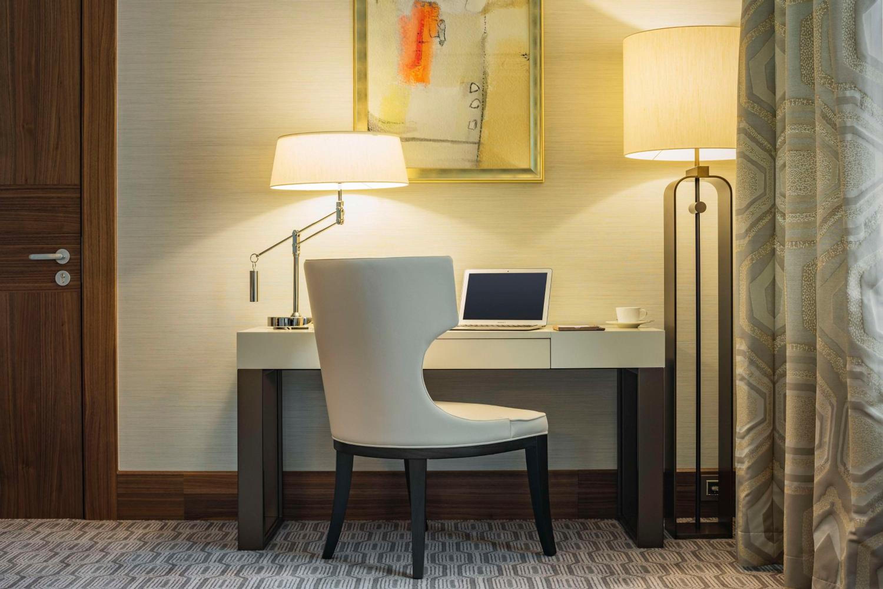 Deluxe Suite with Park View