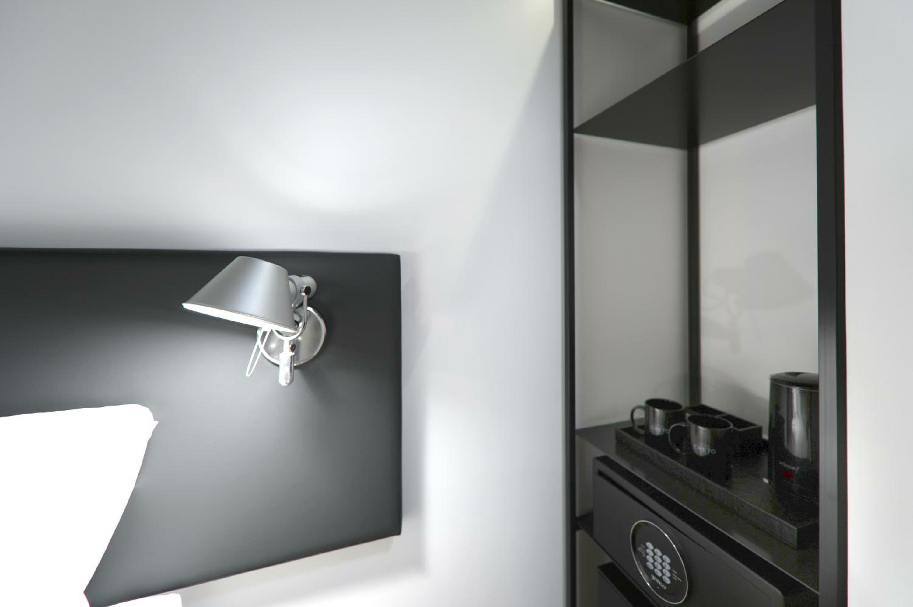 Family Twin Room with Large Window with Netflix