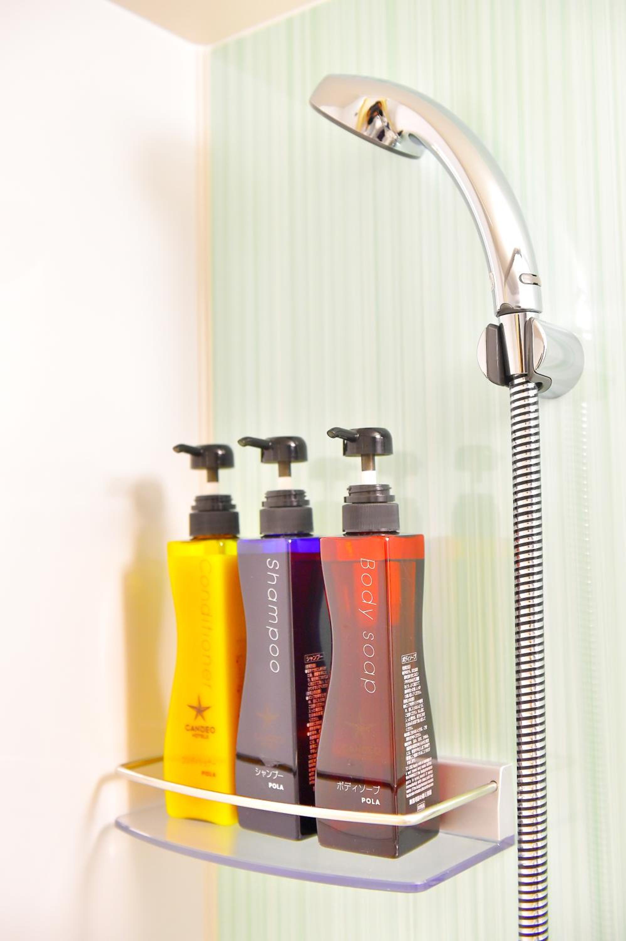 Corner Twin Room with City View - Non-Smoking