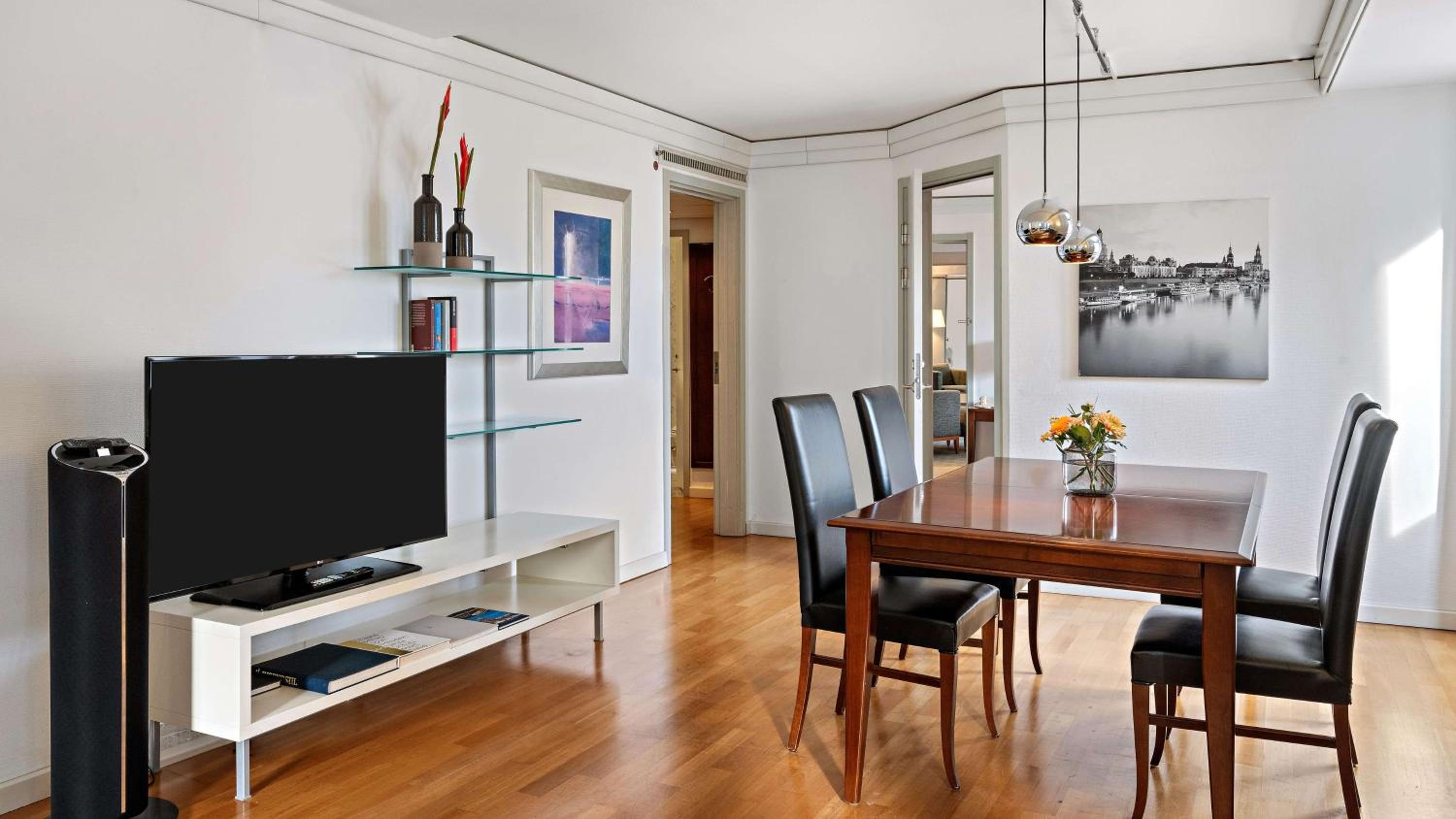 Corner King Suite