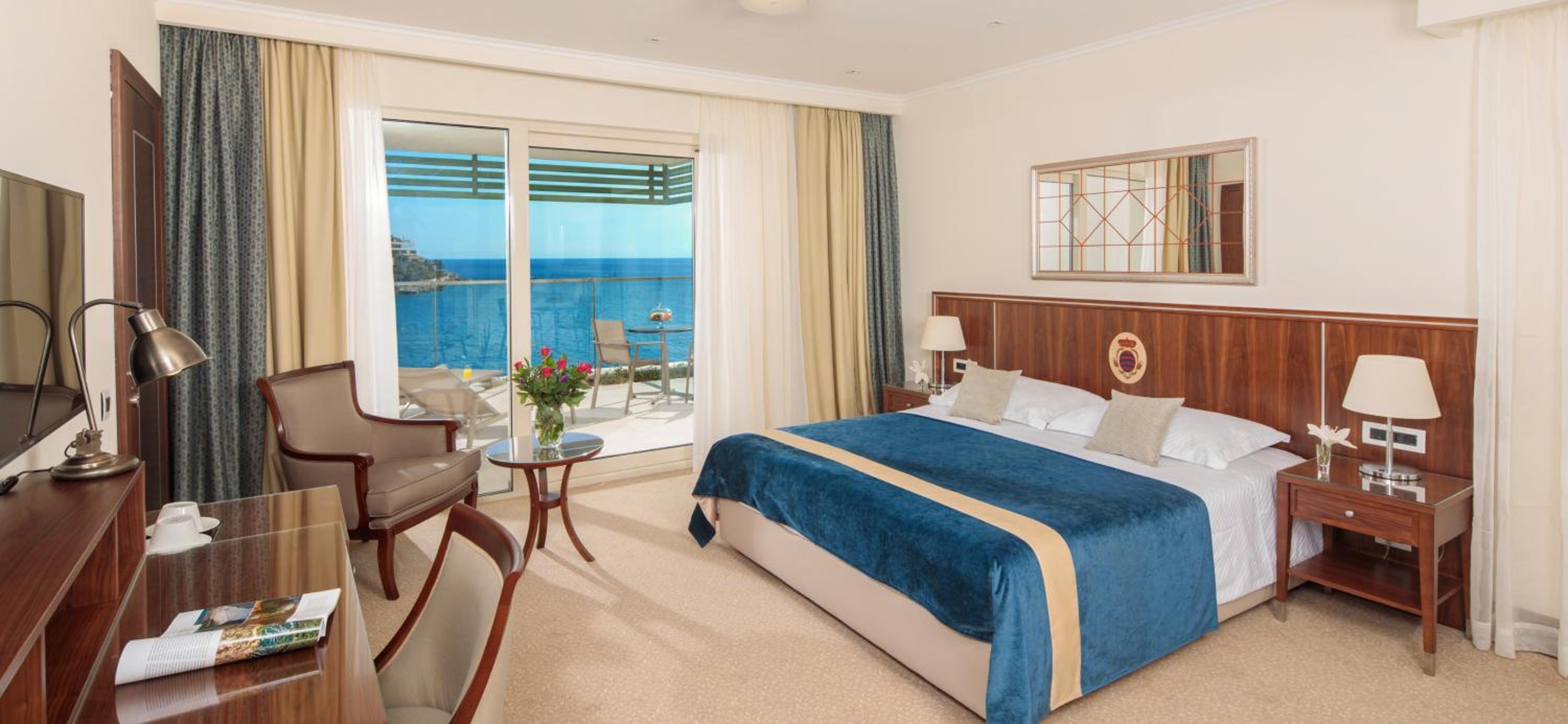 Double or Twin Room with Balcony and Sea View
