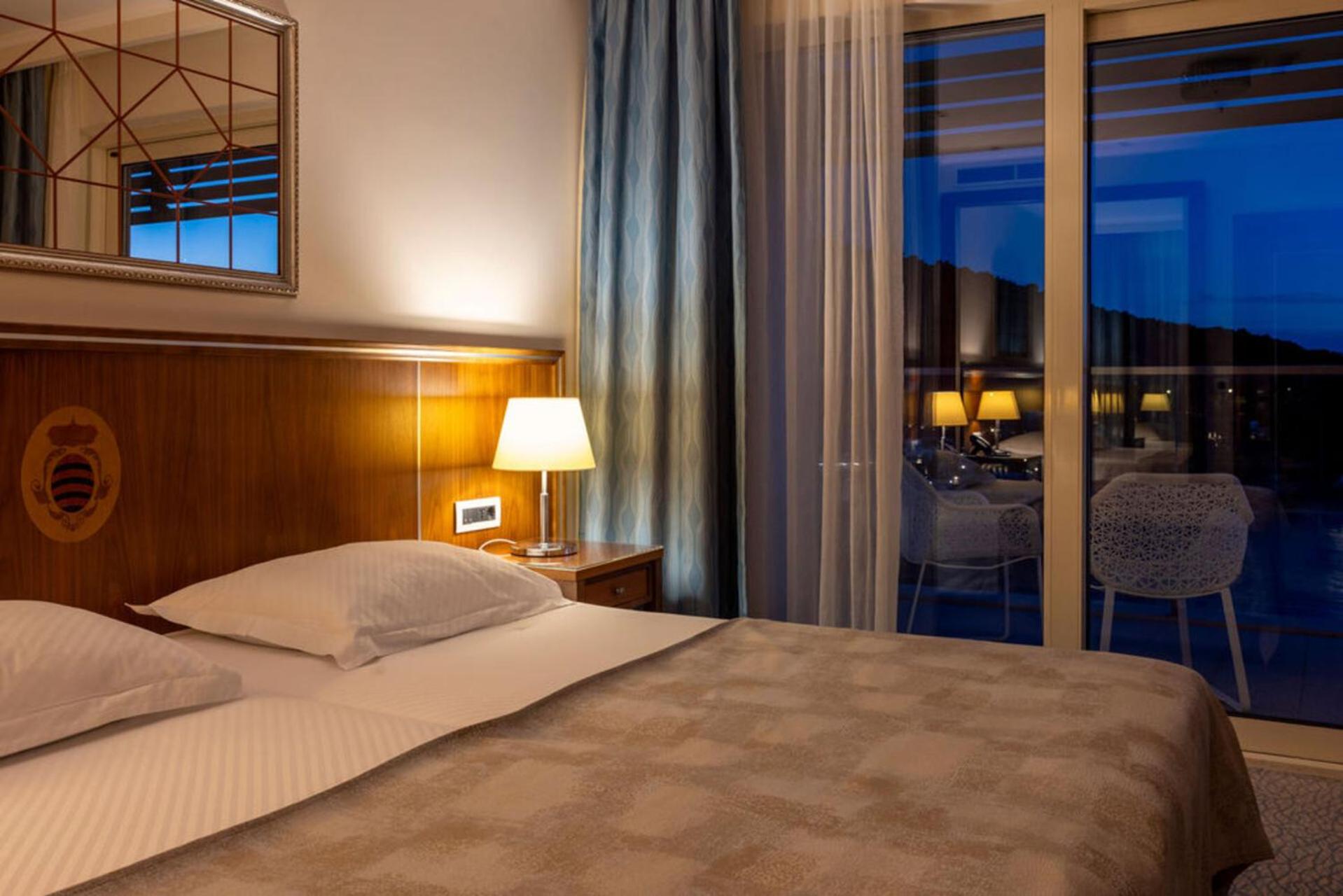 Deluxe Suite with Terrace and Sea View