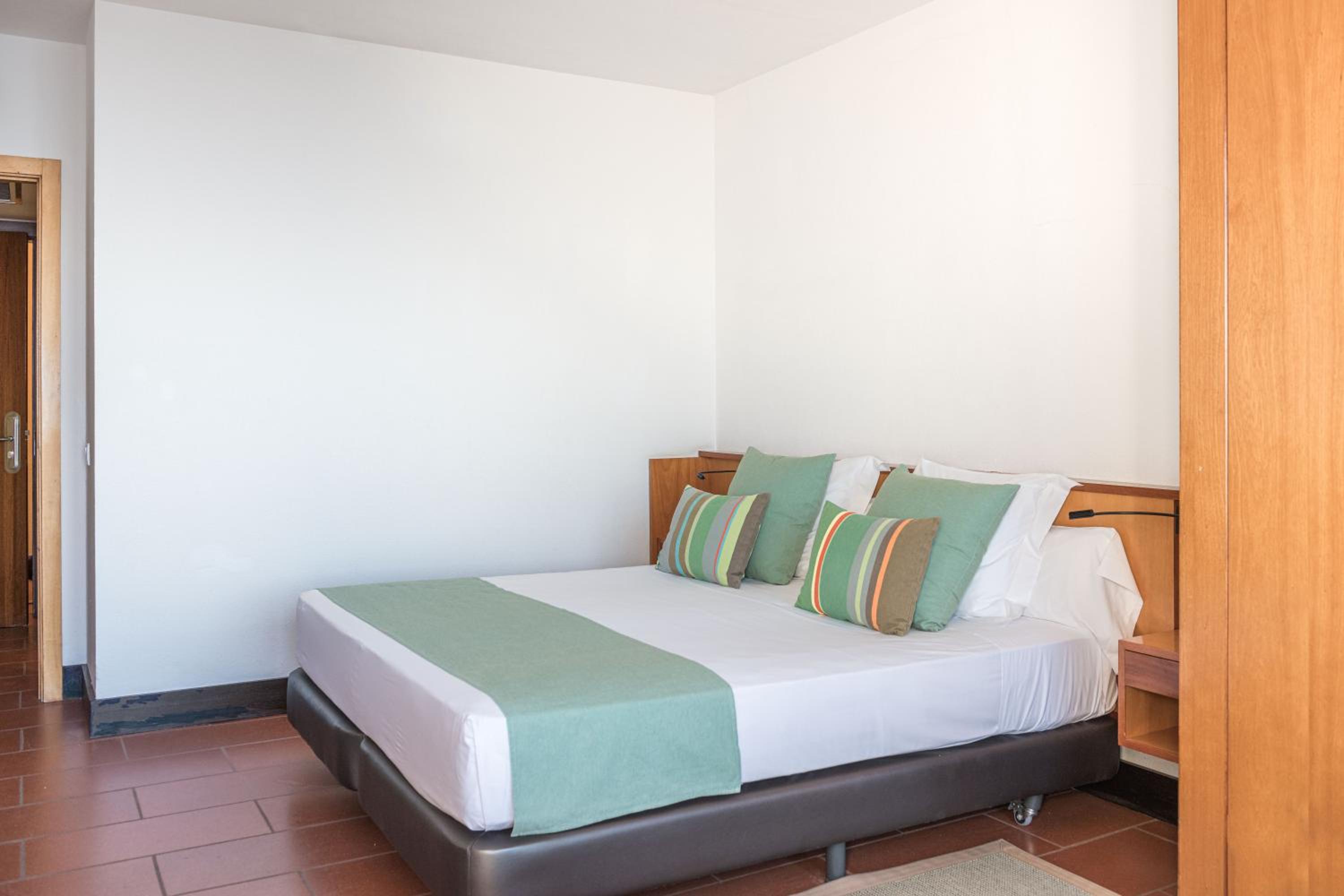 Double Room with Sea View and Extra Bed