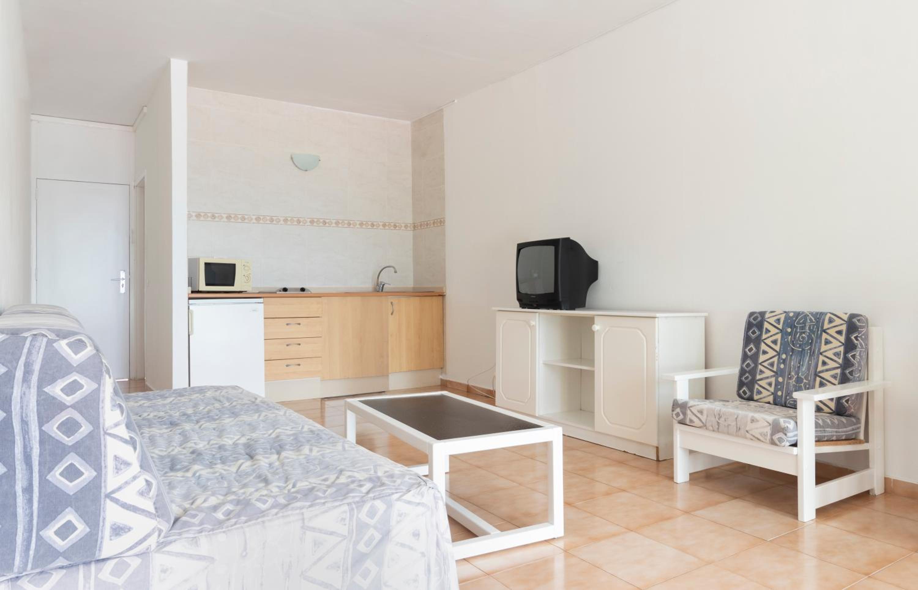 Apartment (2 Adults + 1 Child)