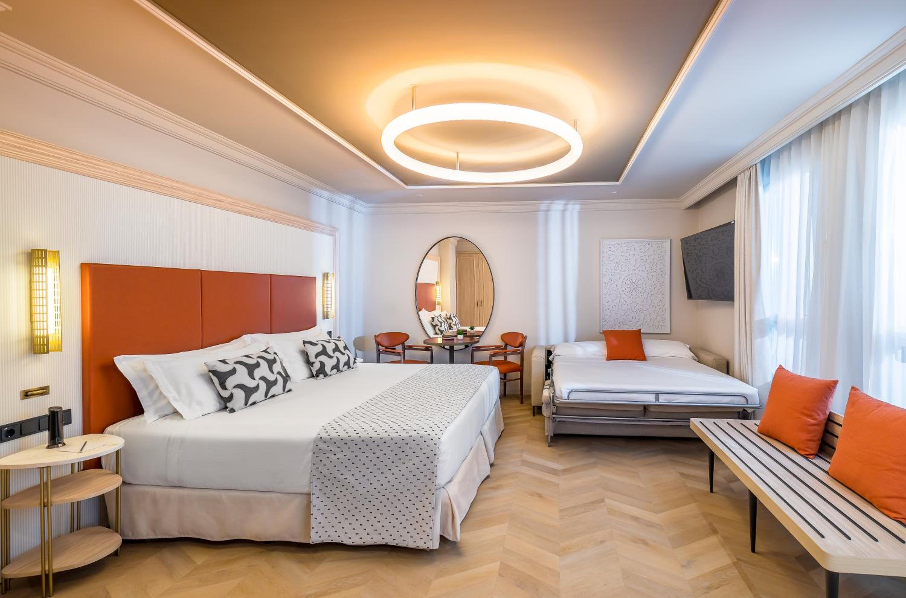 Family Room (3 Adults)