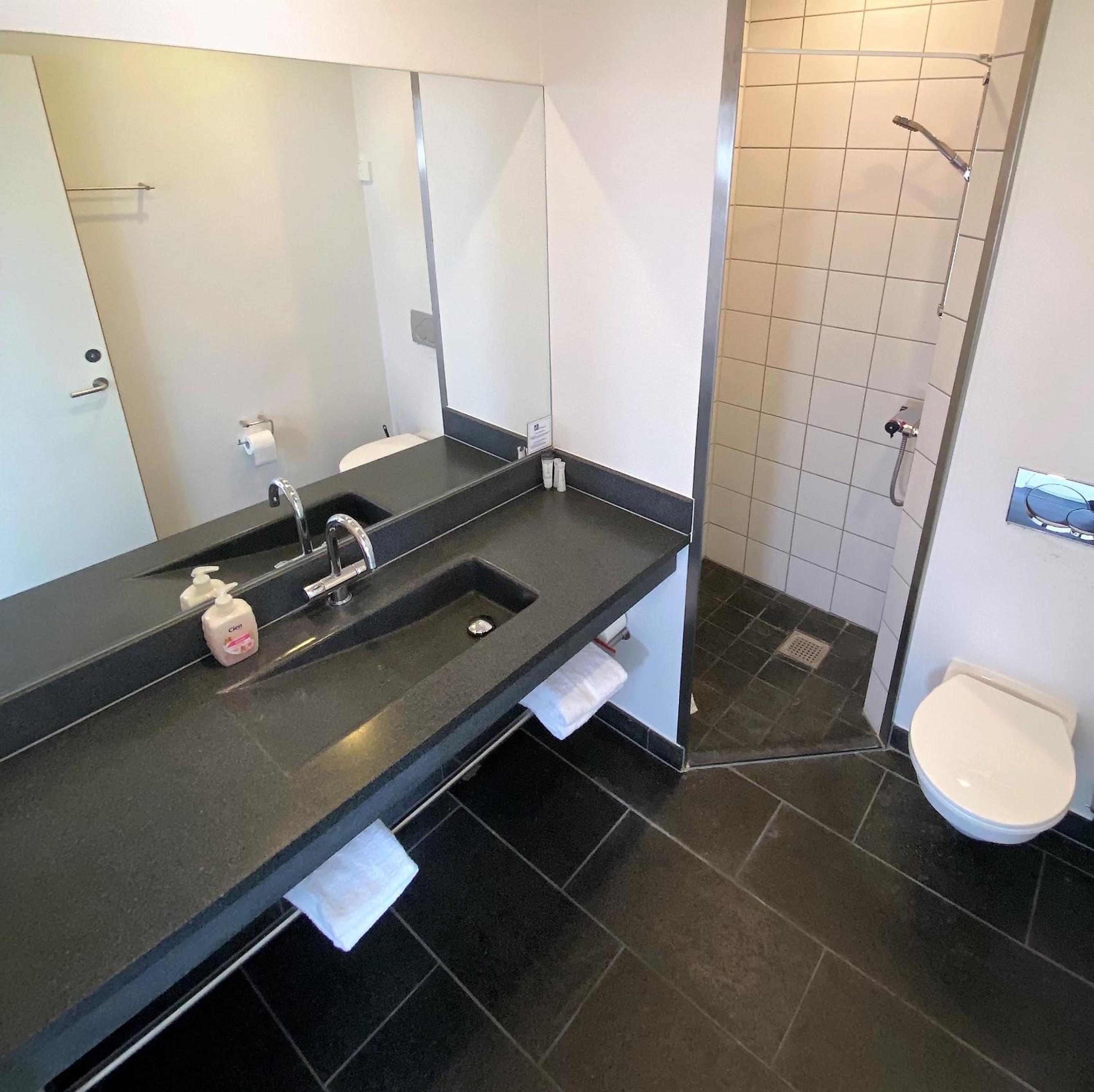 Lejlighed med udsigt til gårdhave,  stueetage. Max 4 pers