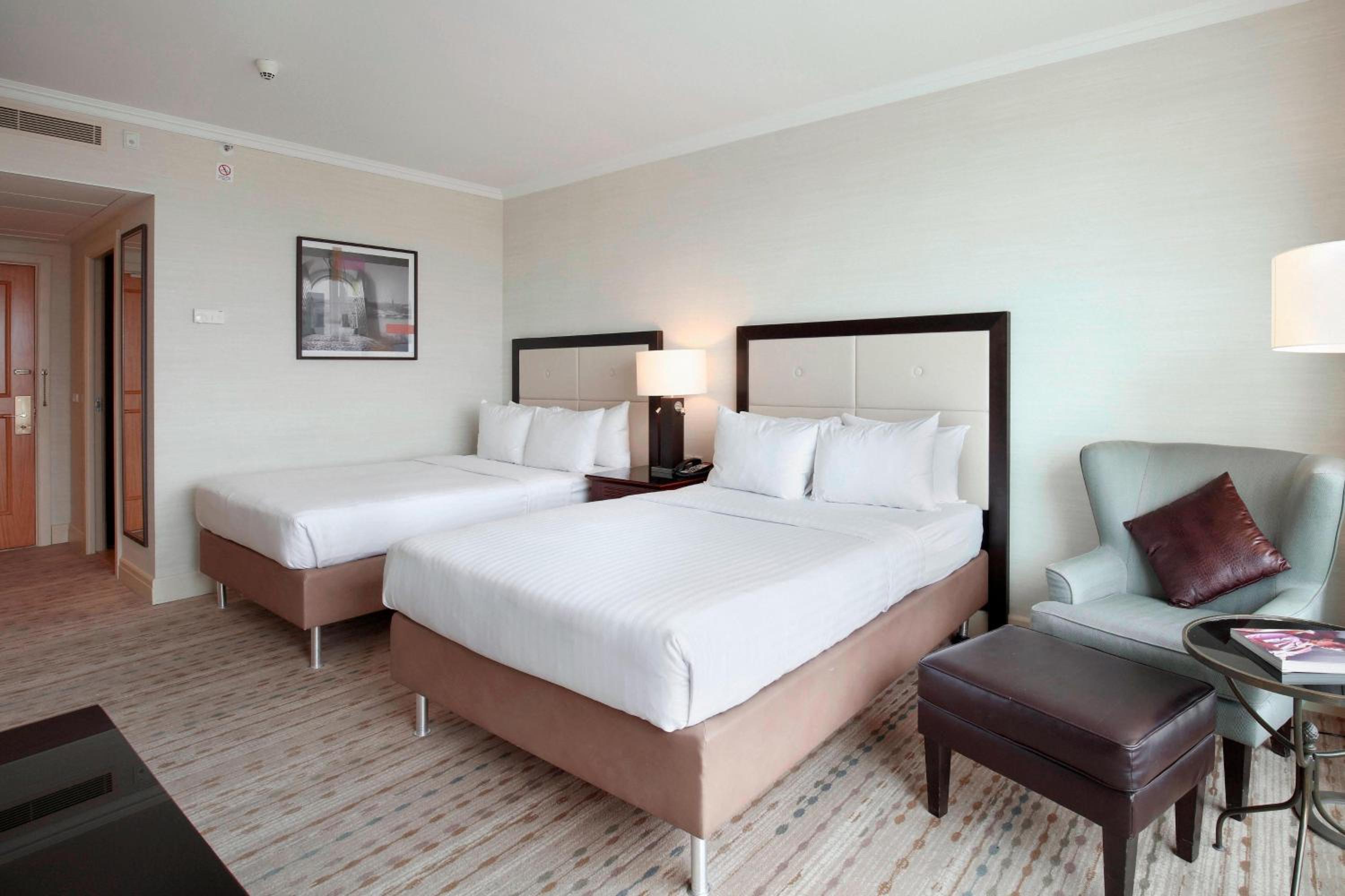 Deluxe Guest room, 2 Double, City view