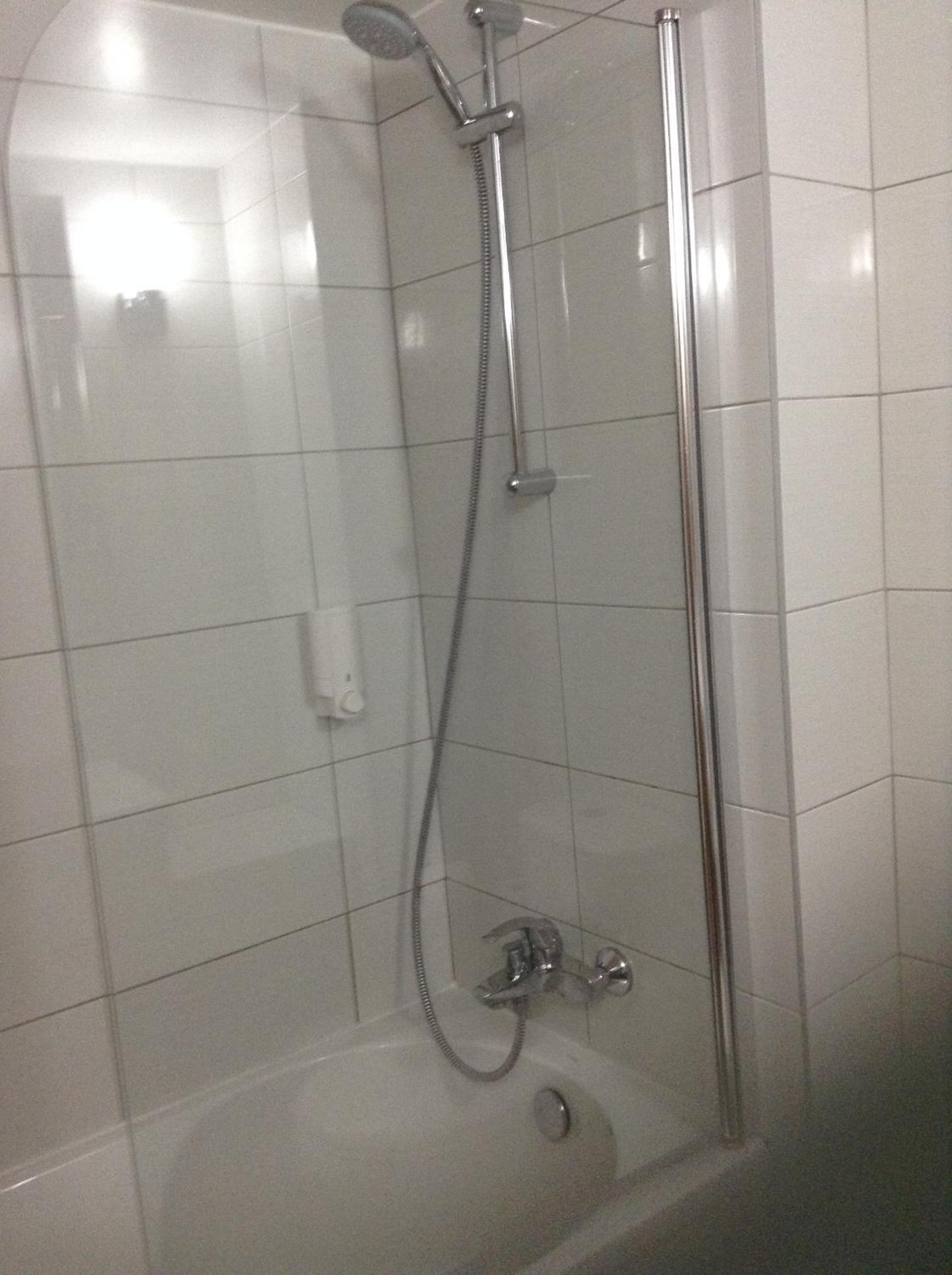 Family Room (2 Adults + 2 Children)