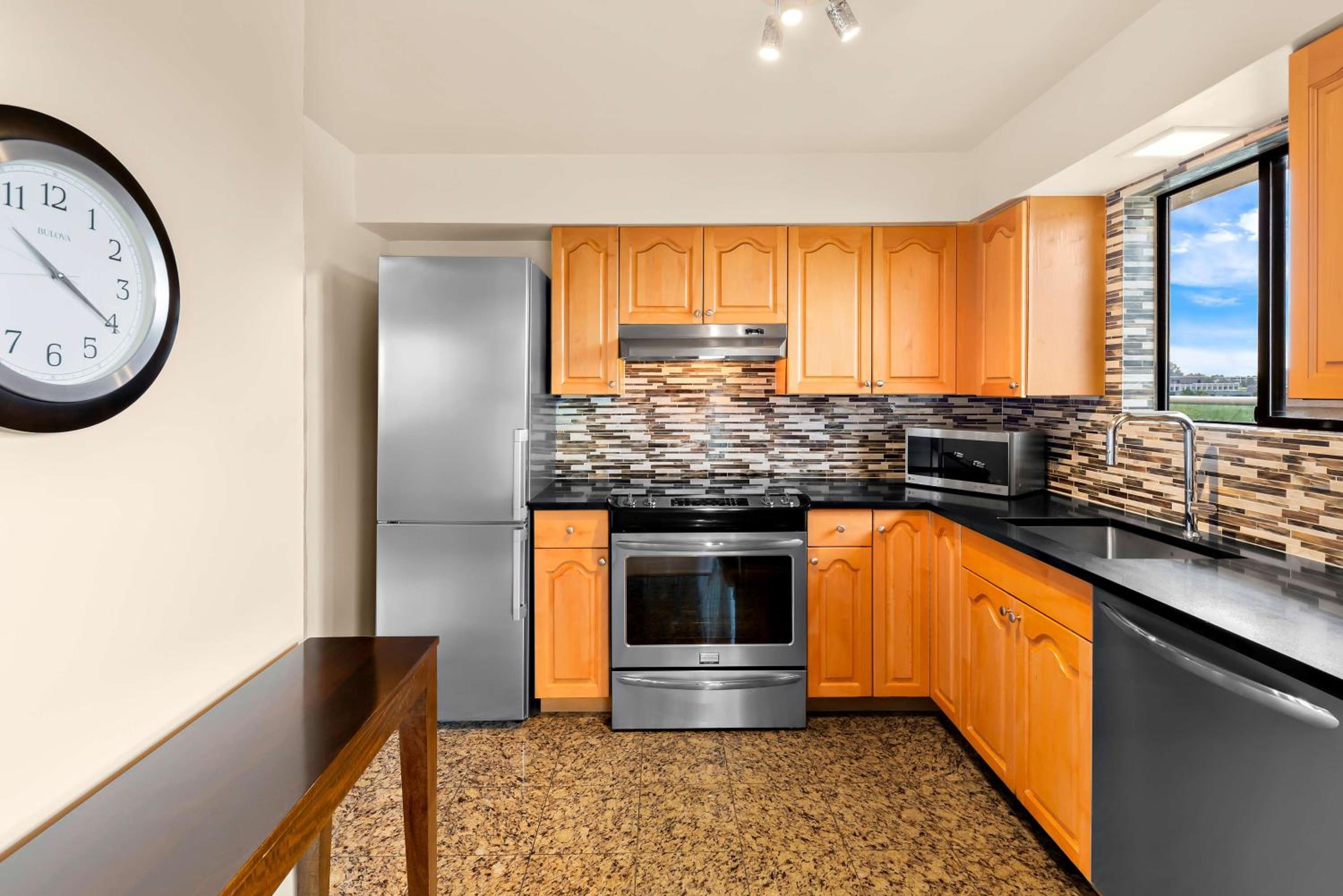 One-Bedroom Suite with Harbor View