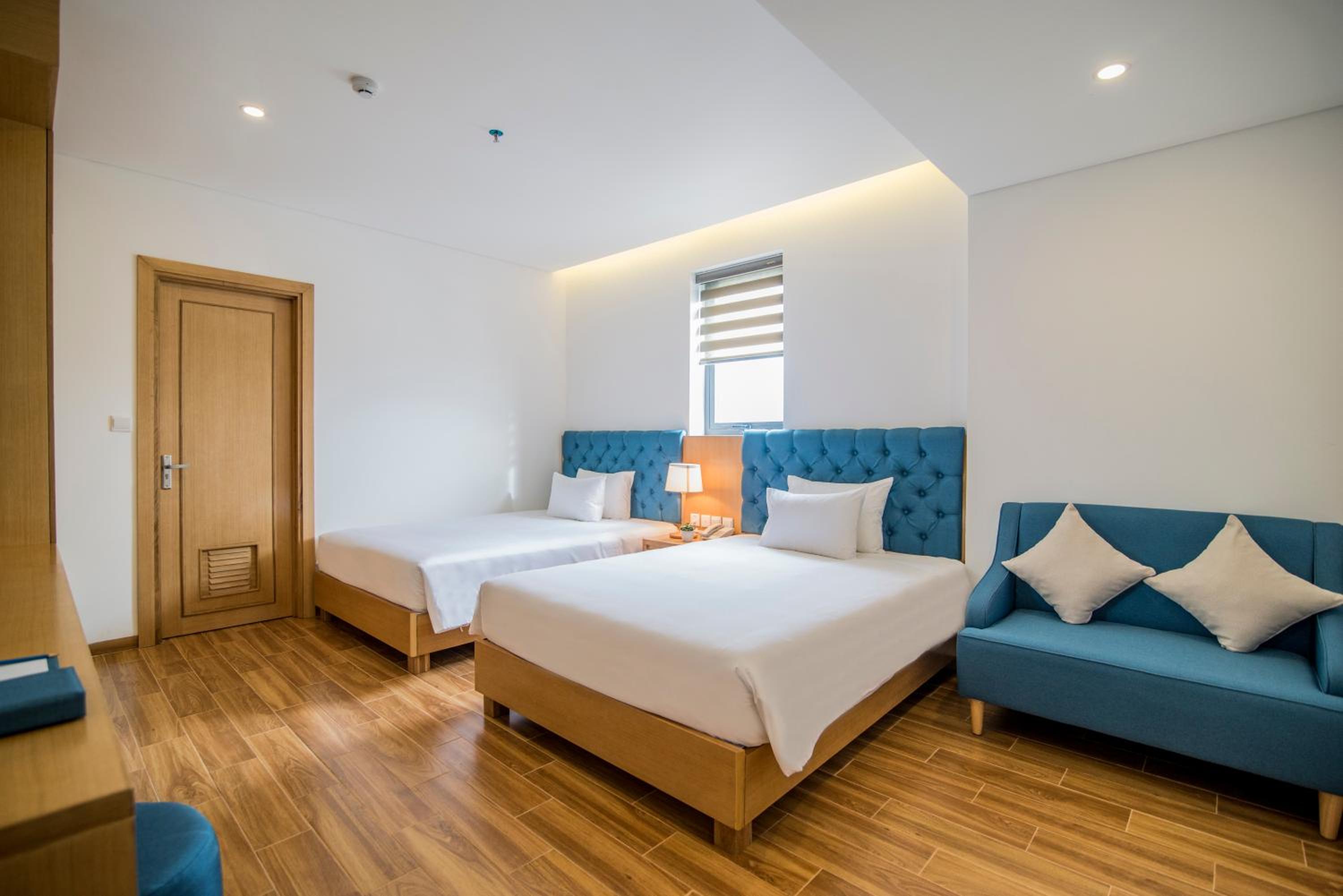 Superior Twin Room with Partial Ocean View