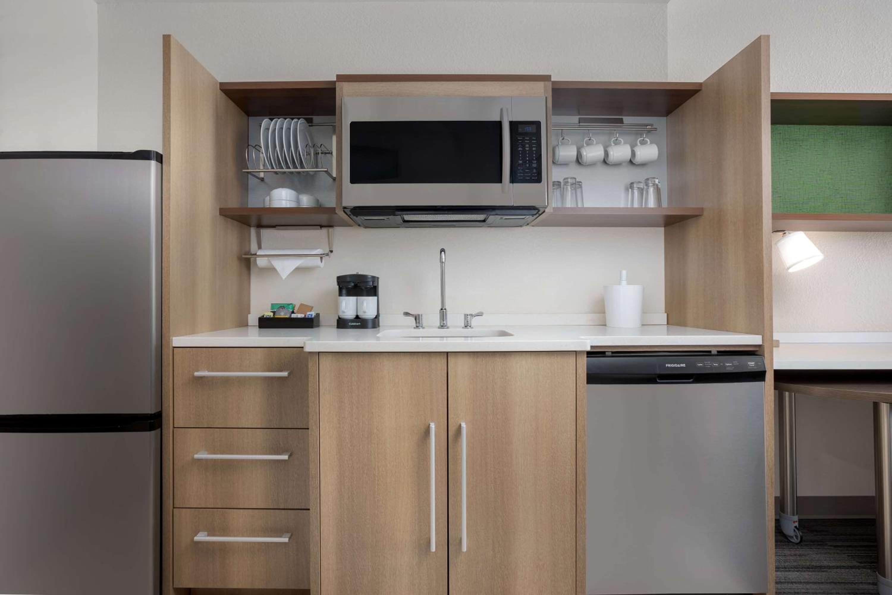 Queen Studio with Two Queen Beds - Non-Smoking