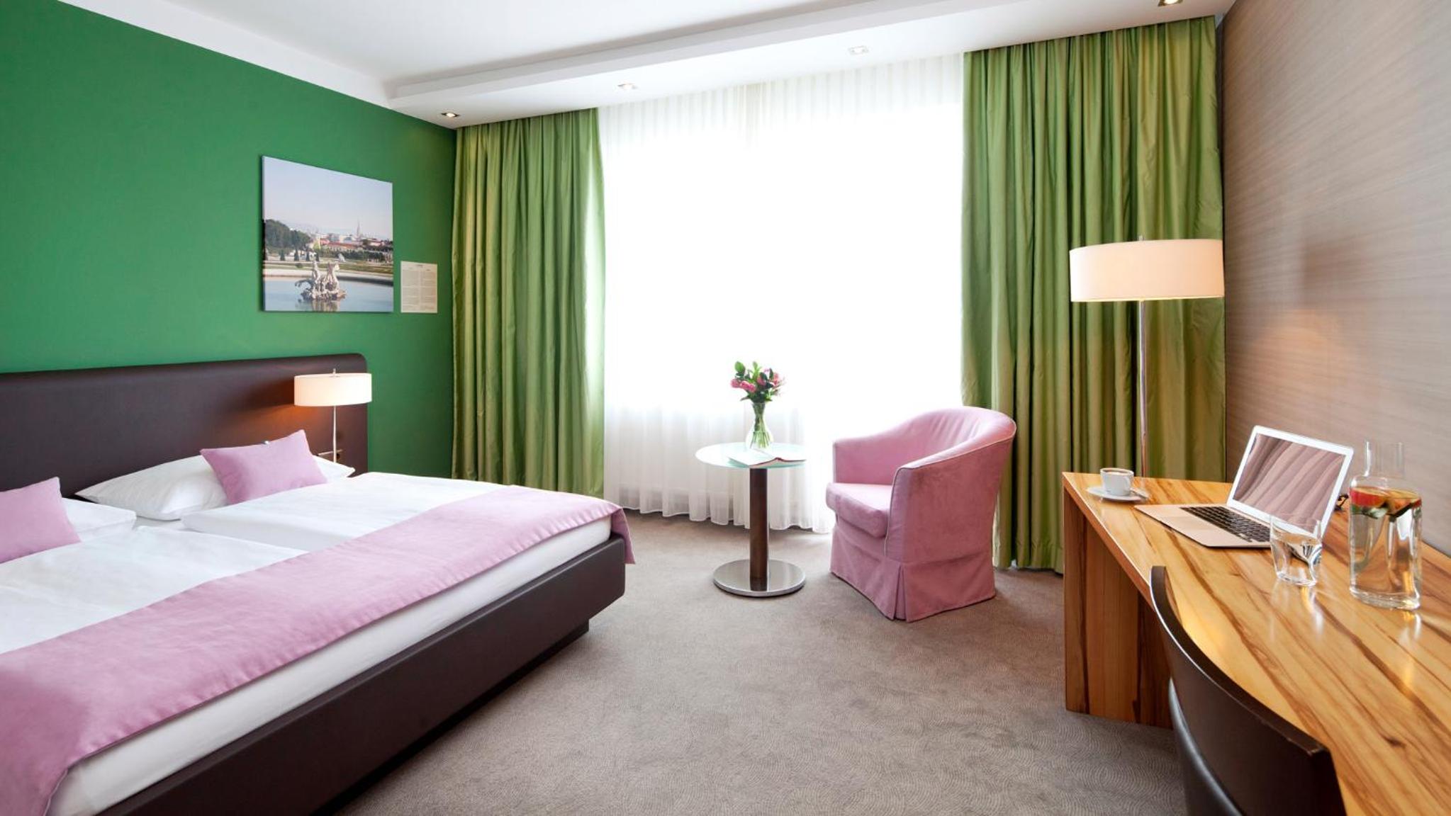 Deluxe Double Room with Balcony and Courtyard View