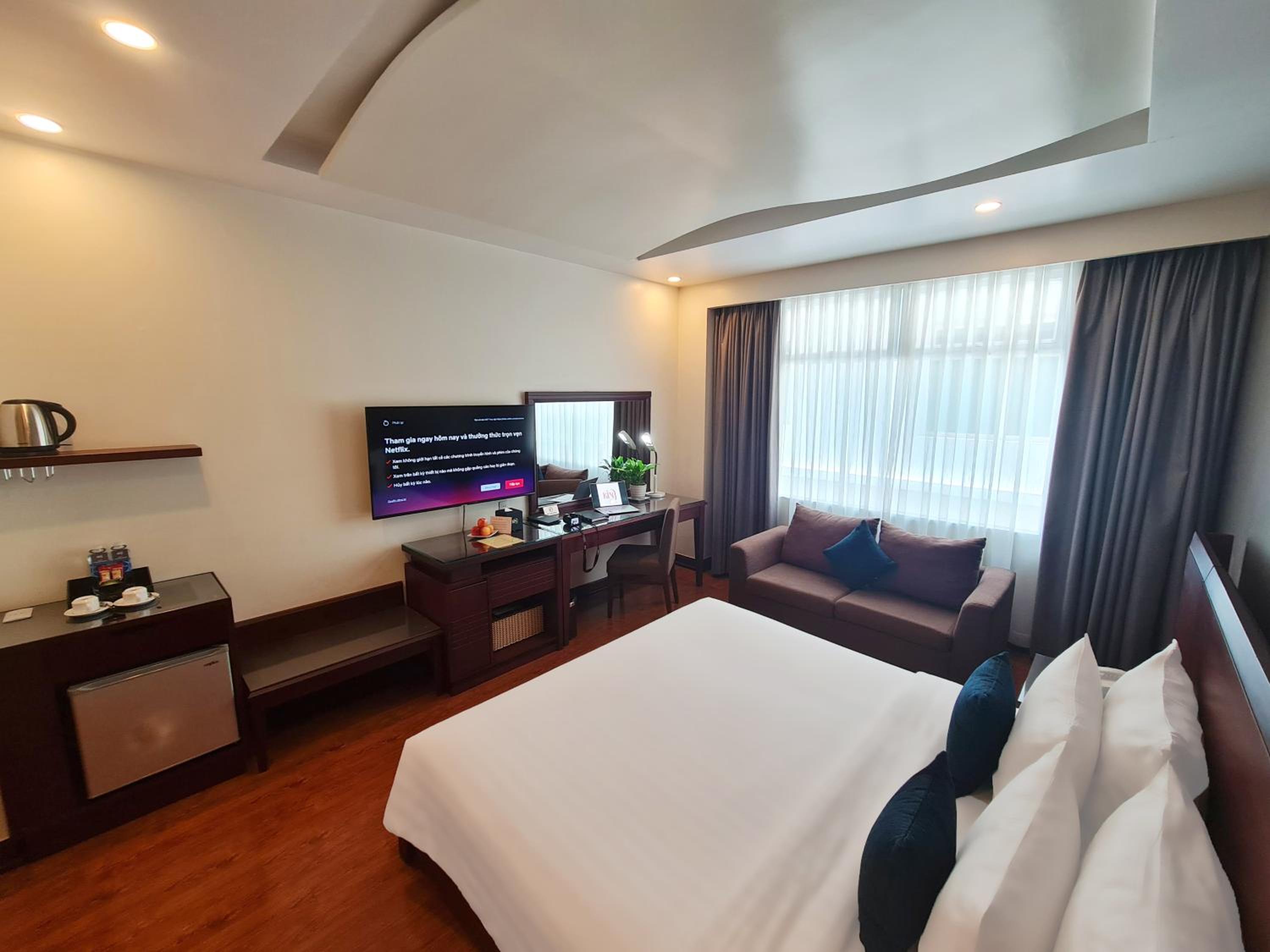 Deluxe Double with Window