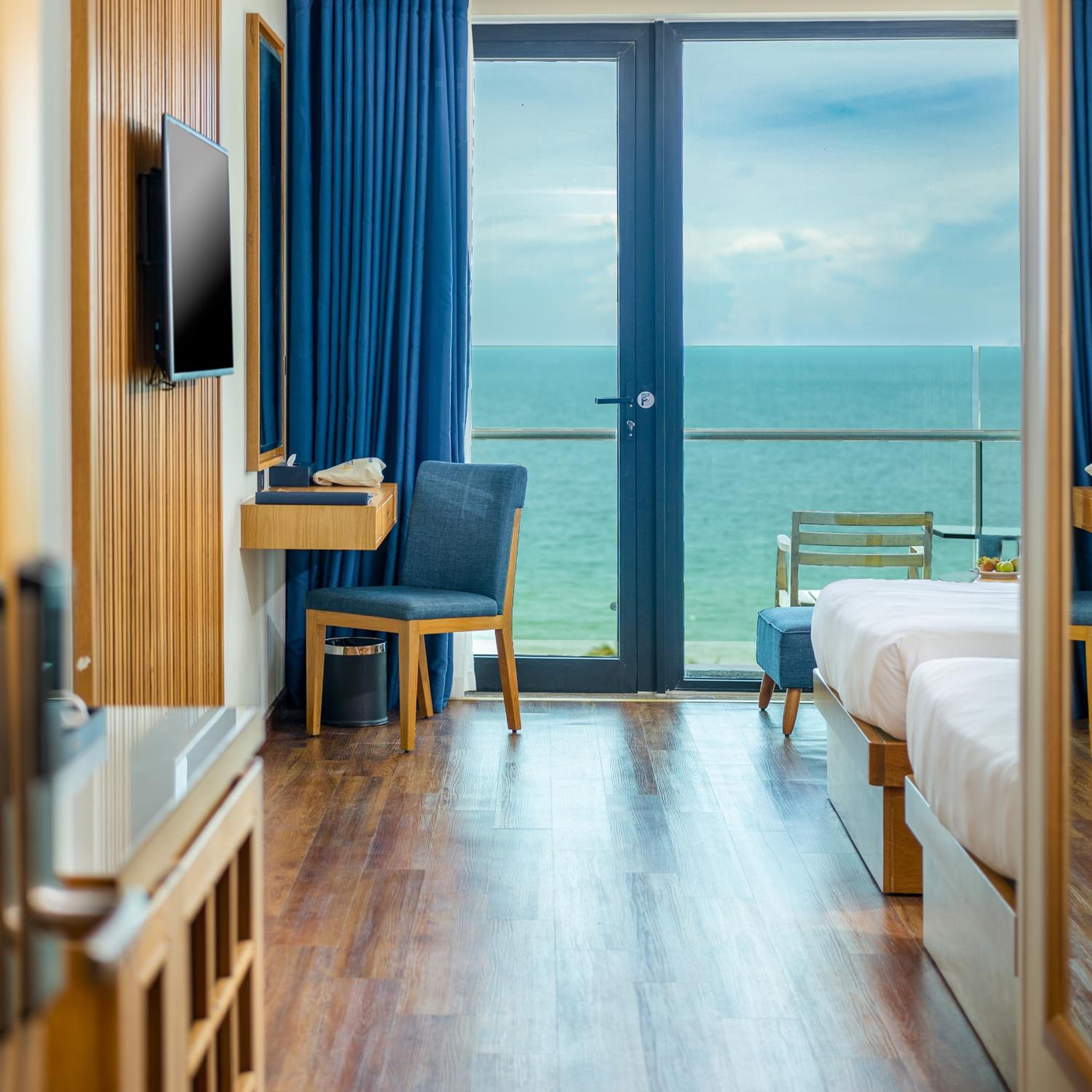 Deluxe Twin Room with Balcony and Sea View
