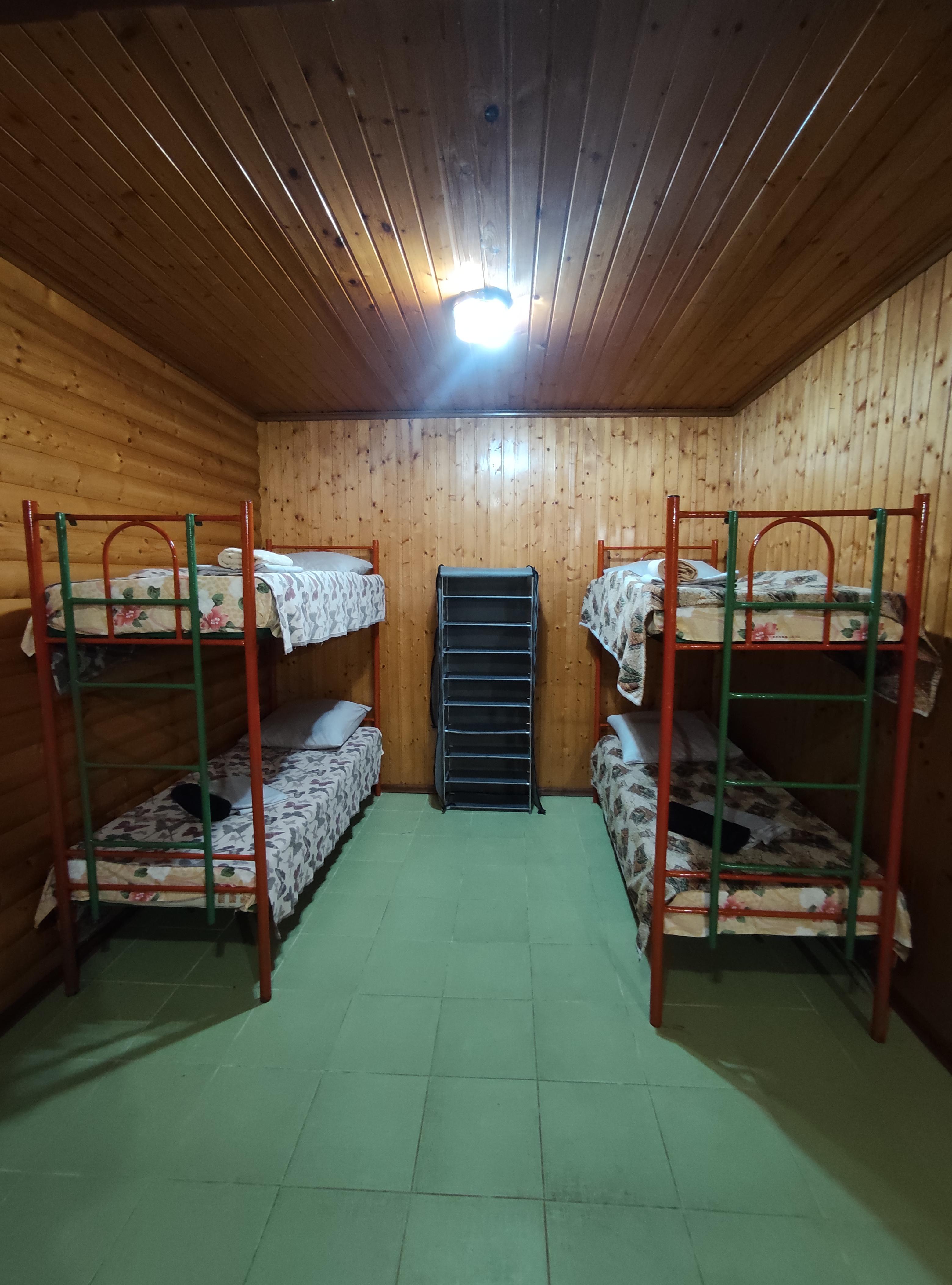 Кровать в общем 6-местном номере