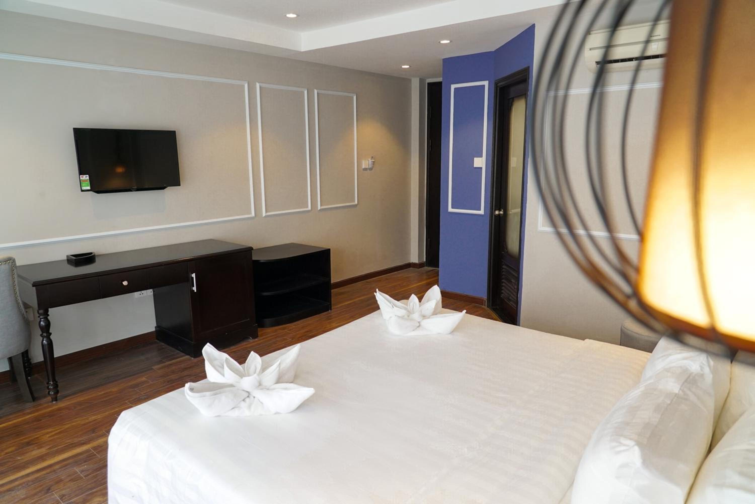 Junior Suite with City View