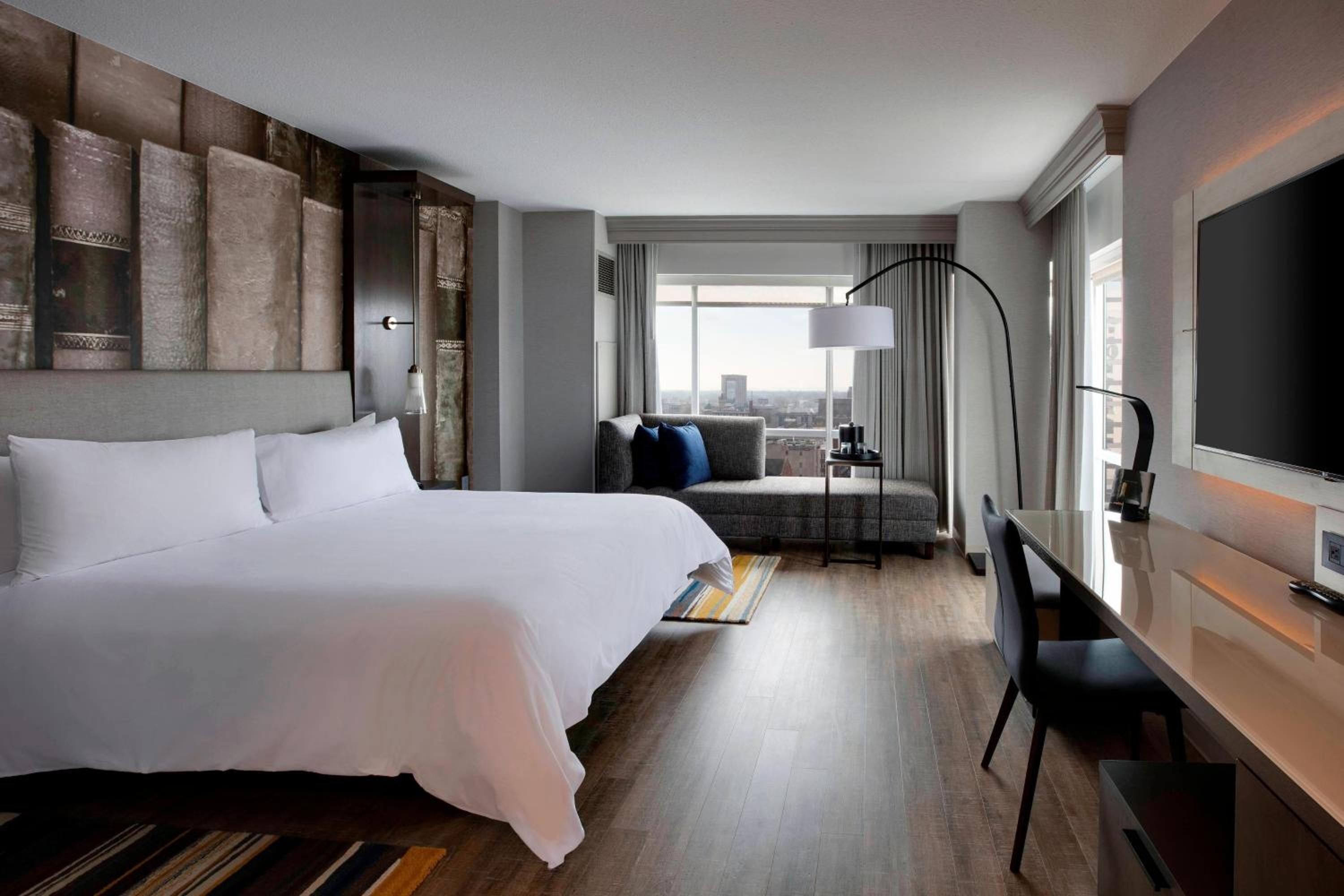 Cityscape, Guest room, 1 King, City view