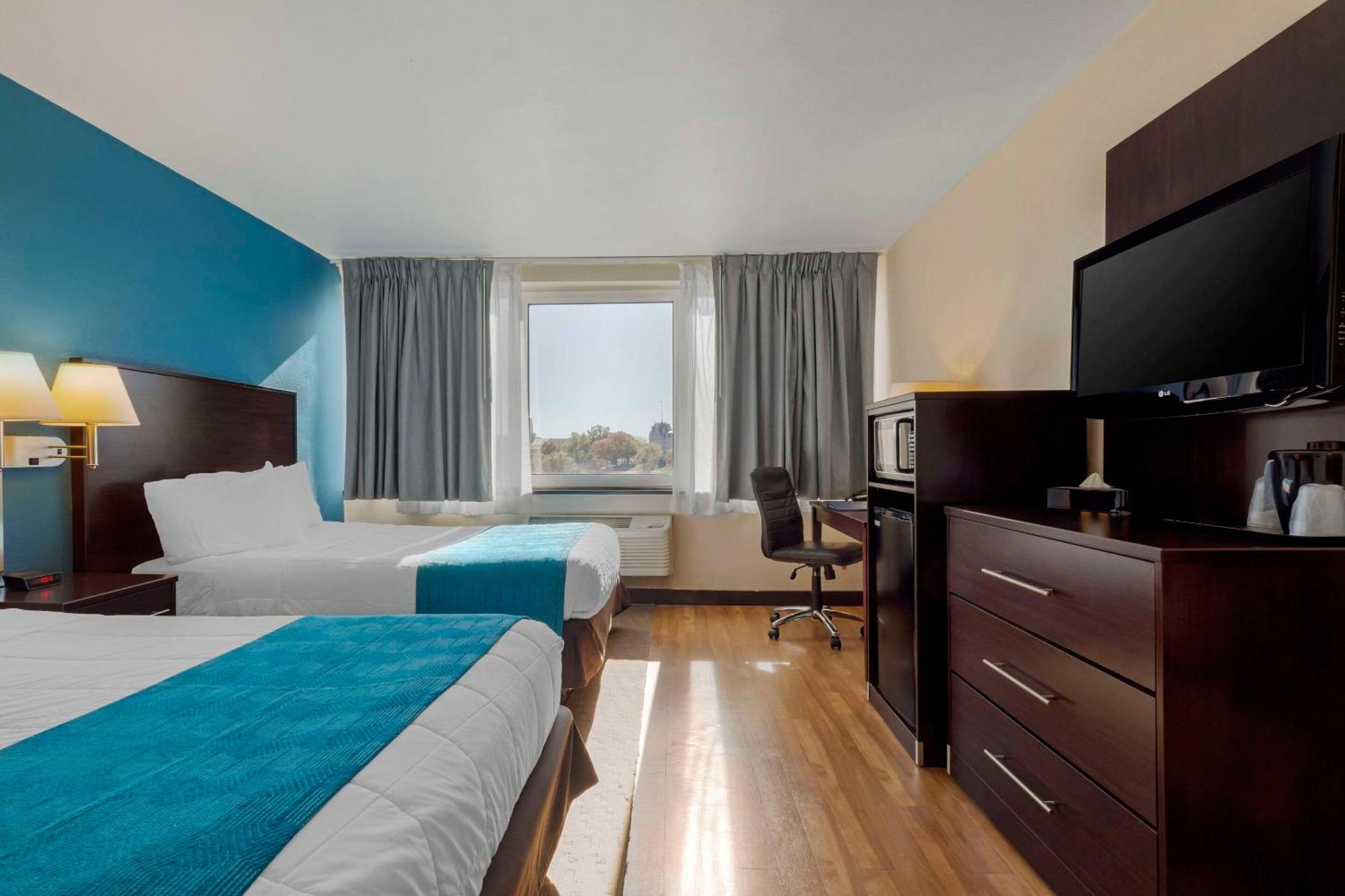 Double Room with Two Double Beds - Non-Smoking