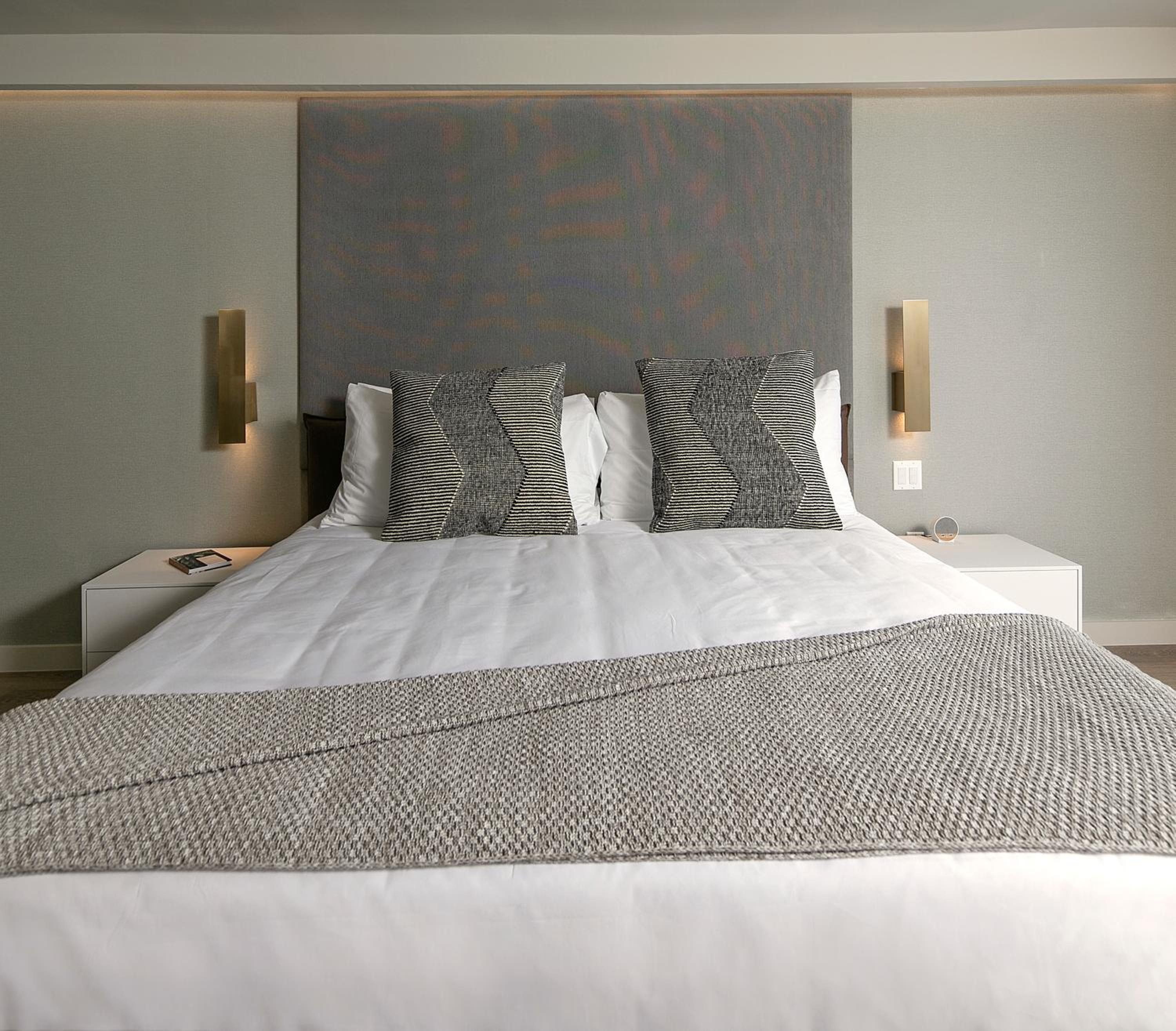 ALL NEW! Pines Signature King