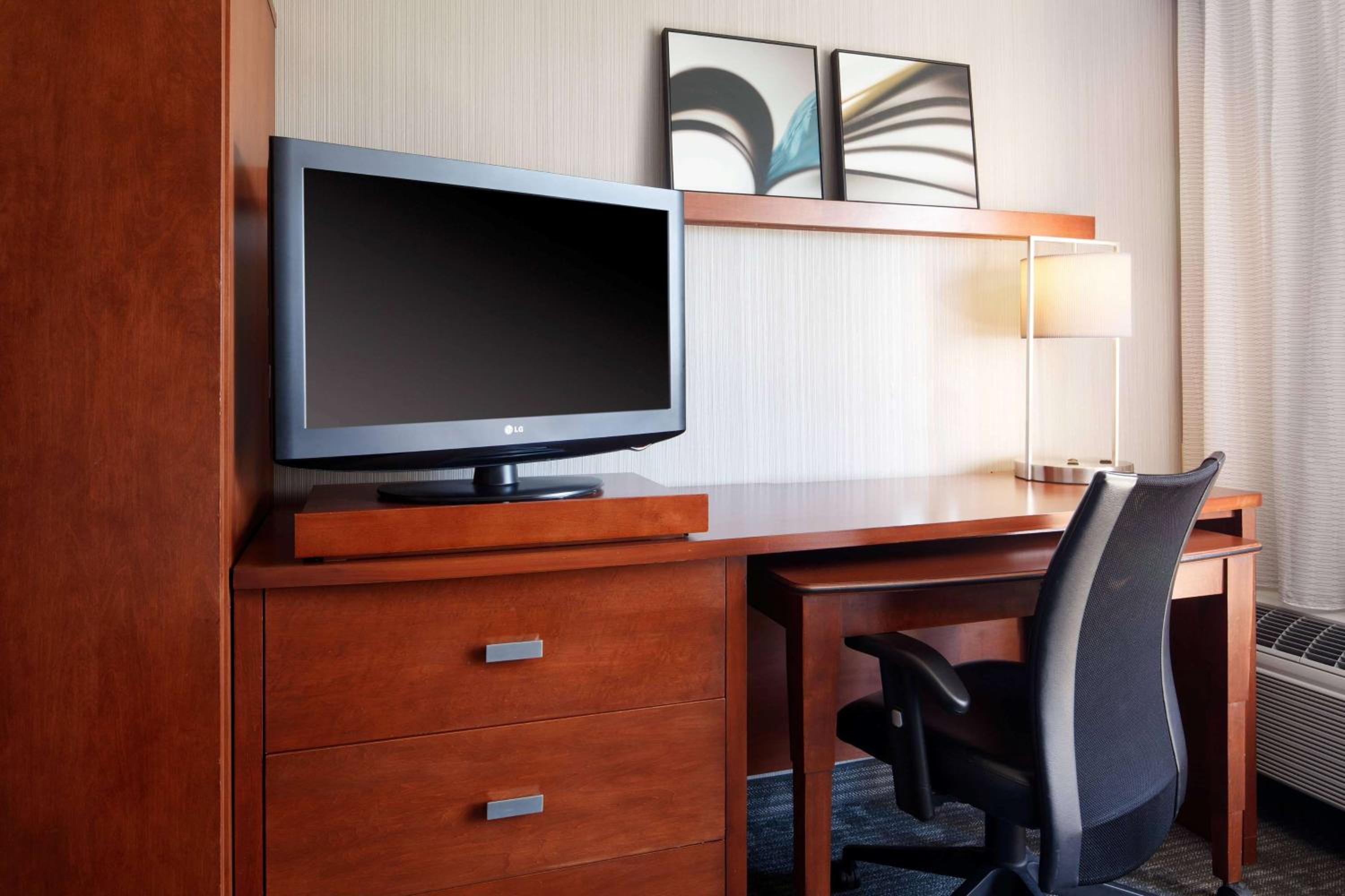 Deluxe King Room with Balcony