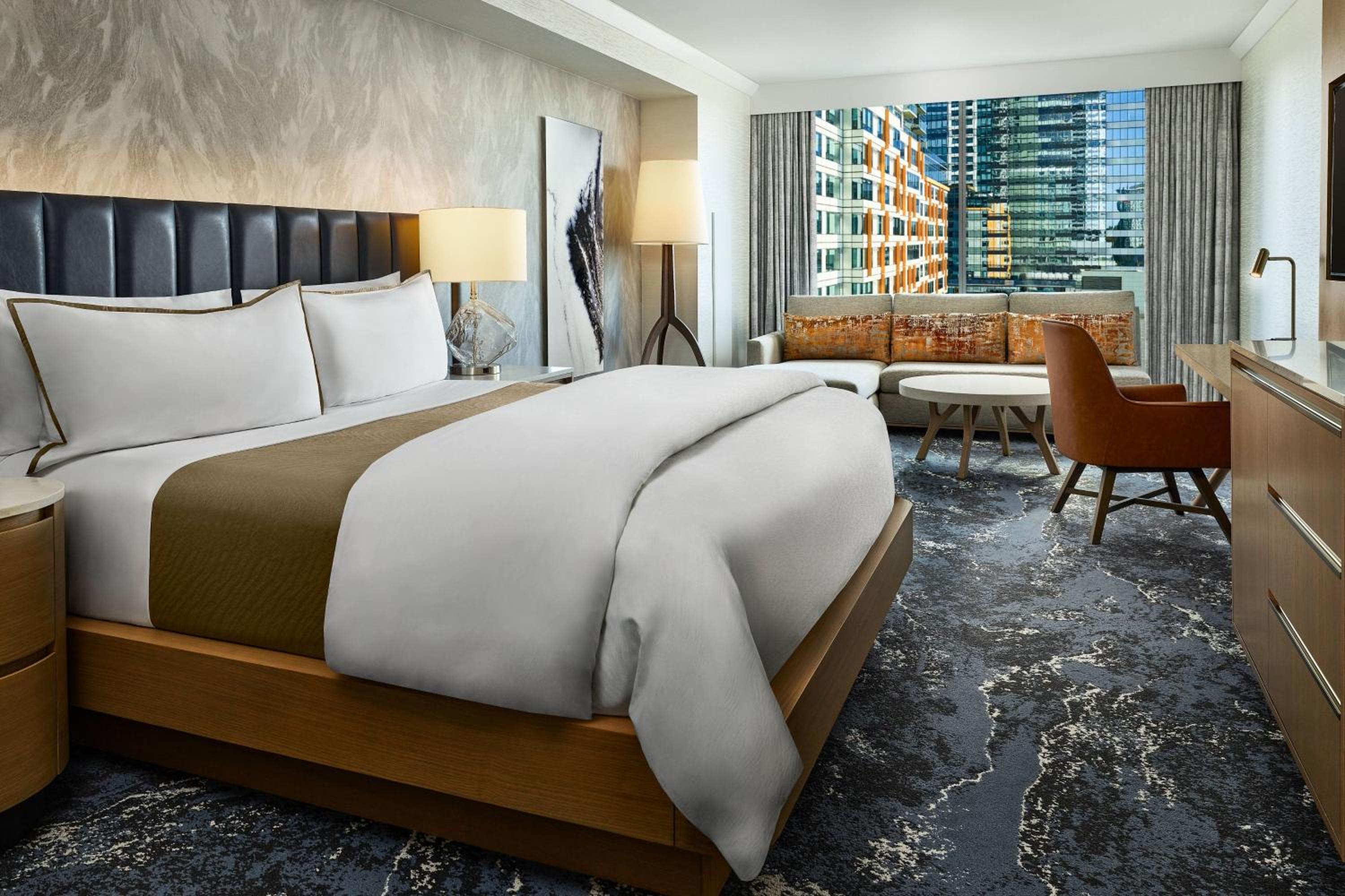 Deluxe View, Guest room, 1 King, City view
