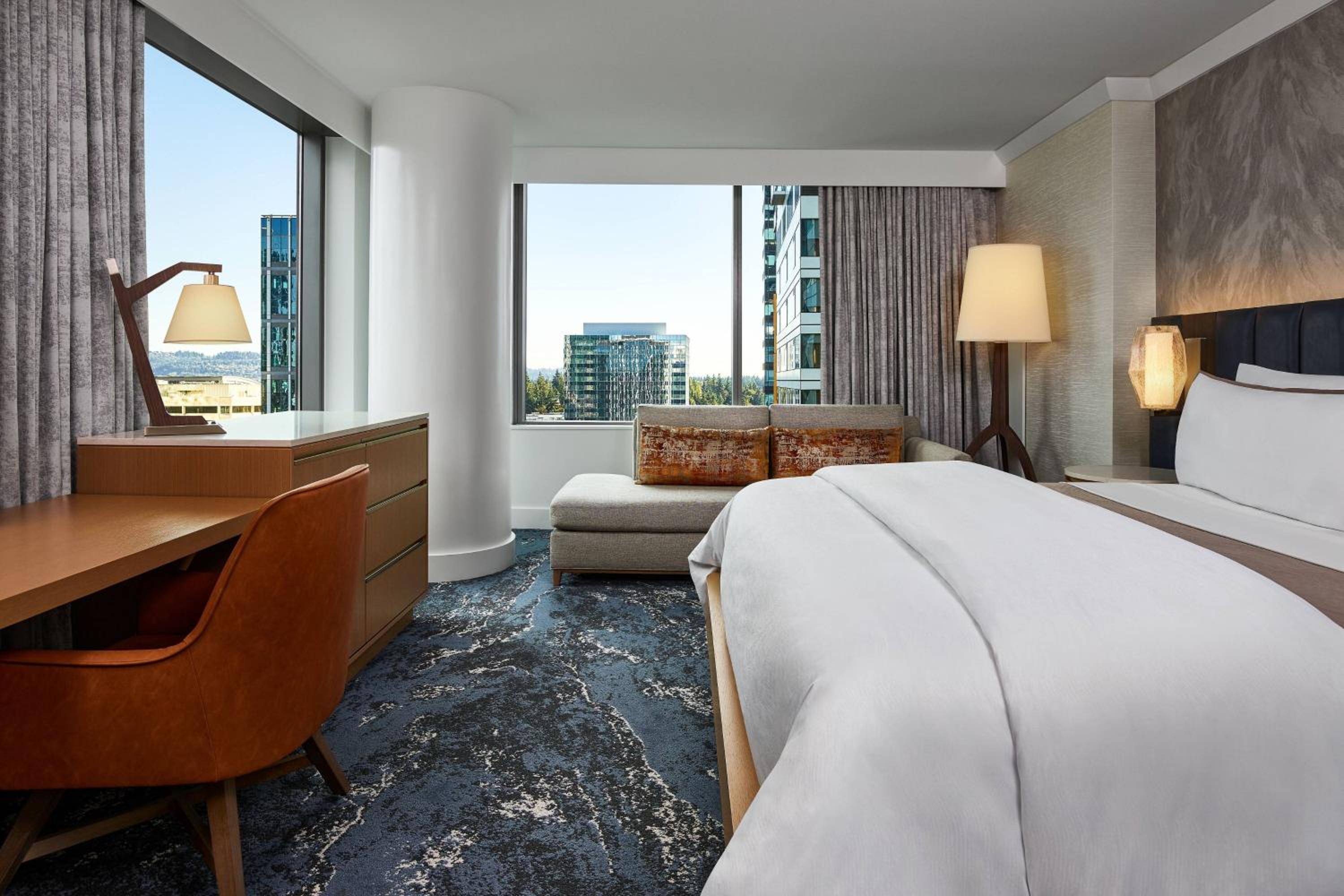 Deluxe View, Guest room, 1 King, City view