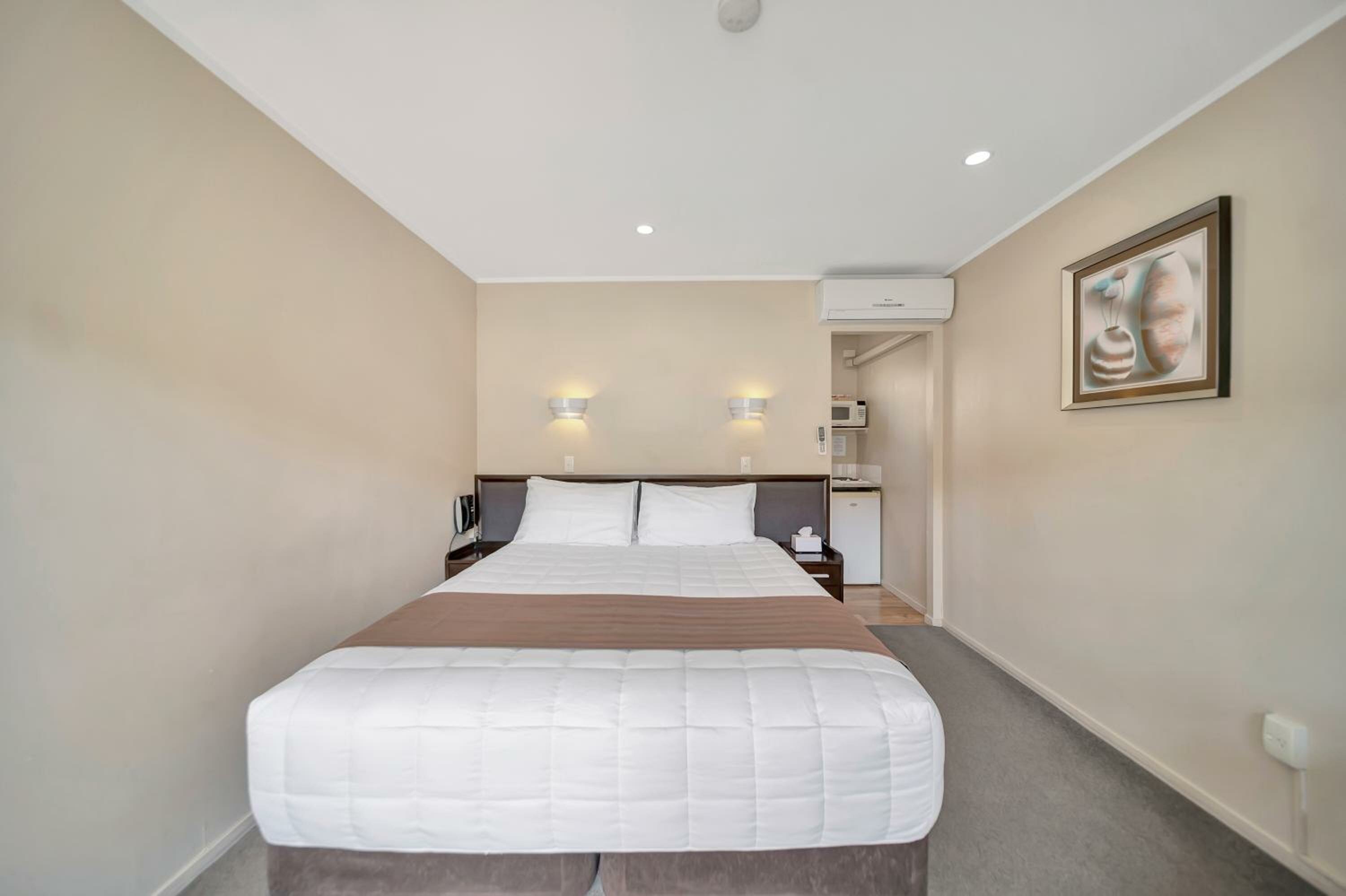 Master Studio with Walk-in Shower