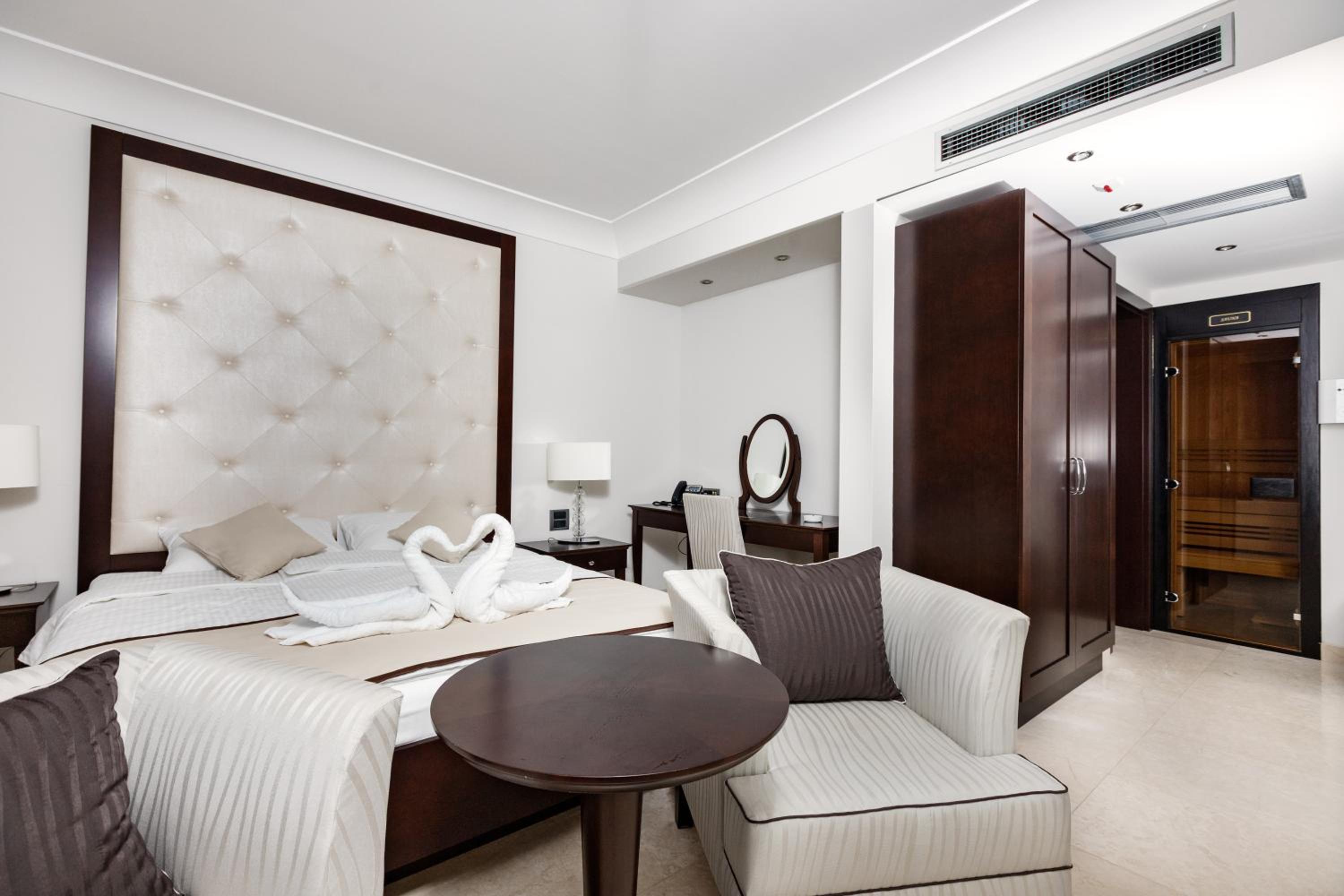 King Suite with Spa Bath