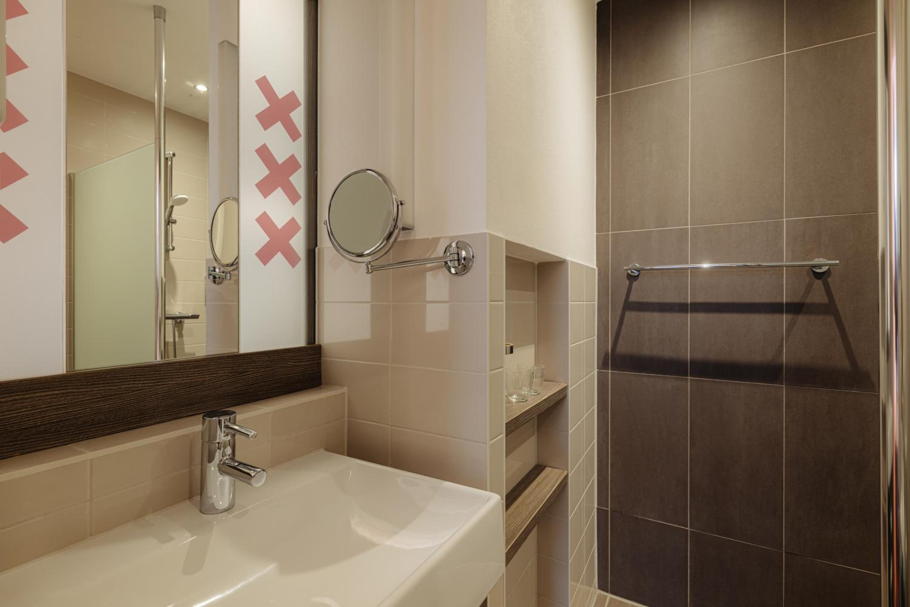 Superior Room 1 King Bed