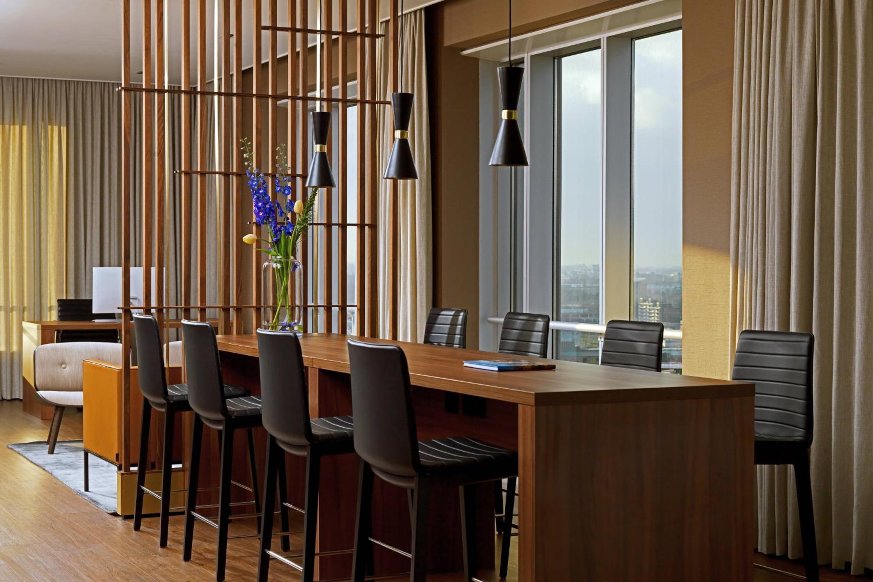 Executive King Room with M Club Lounge Access