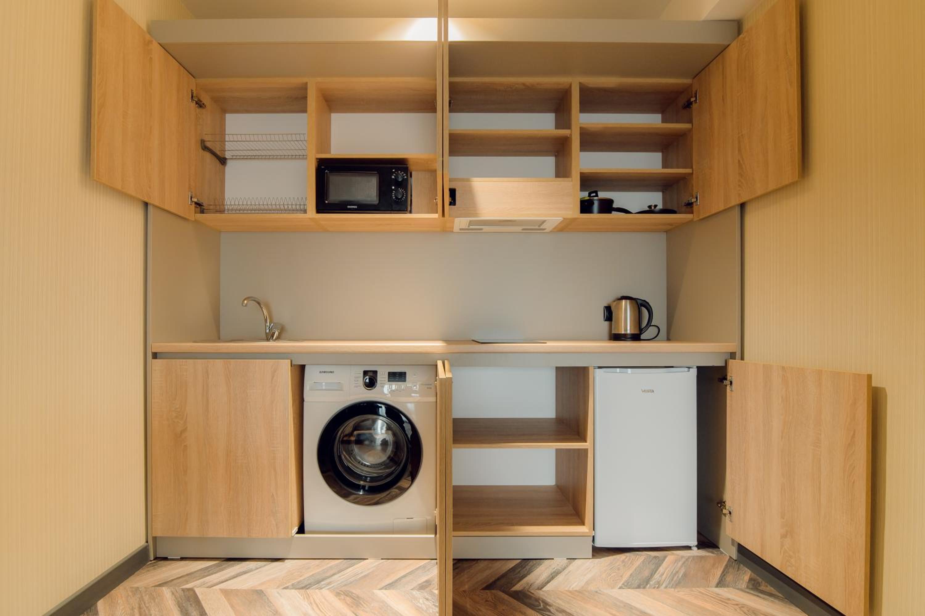 Deluxe One-Bedroom Apartment with Terrace