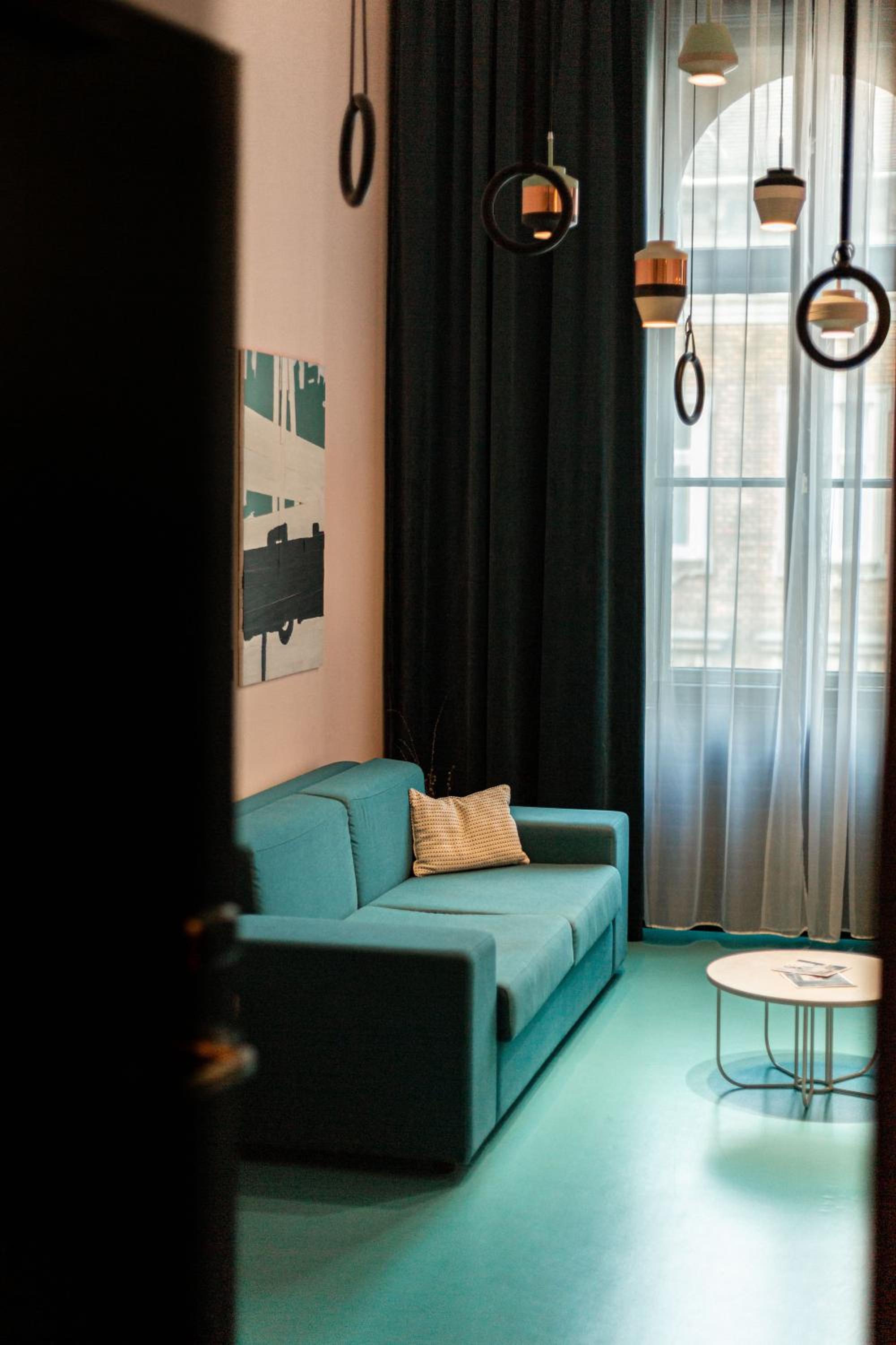 Black Rum (Large Plus)