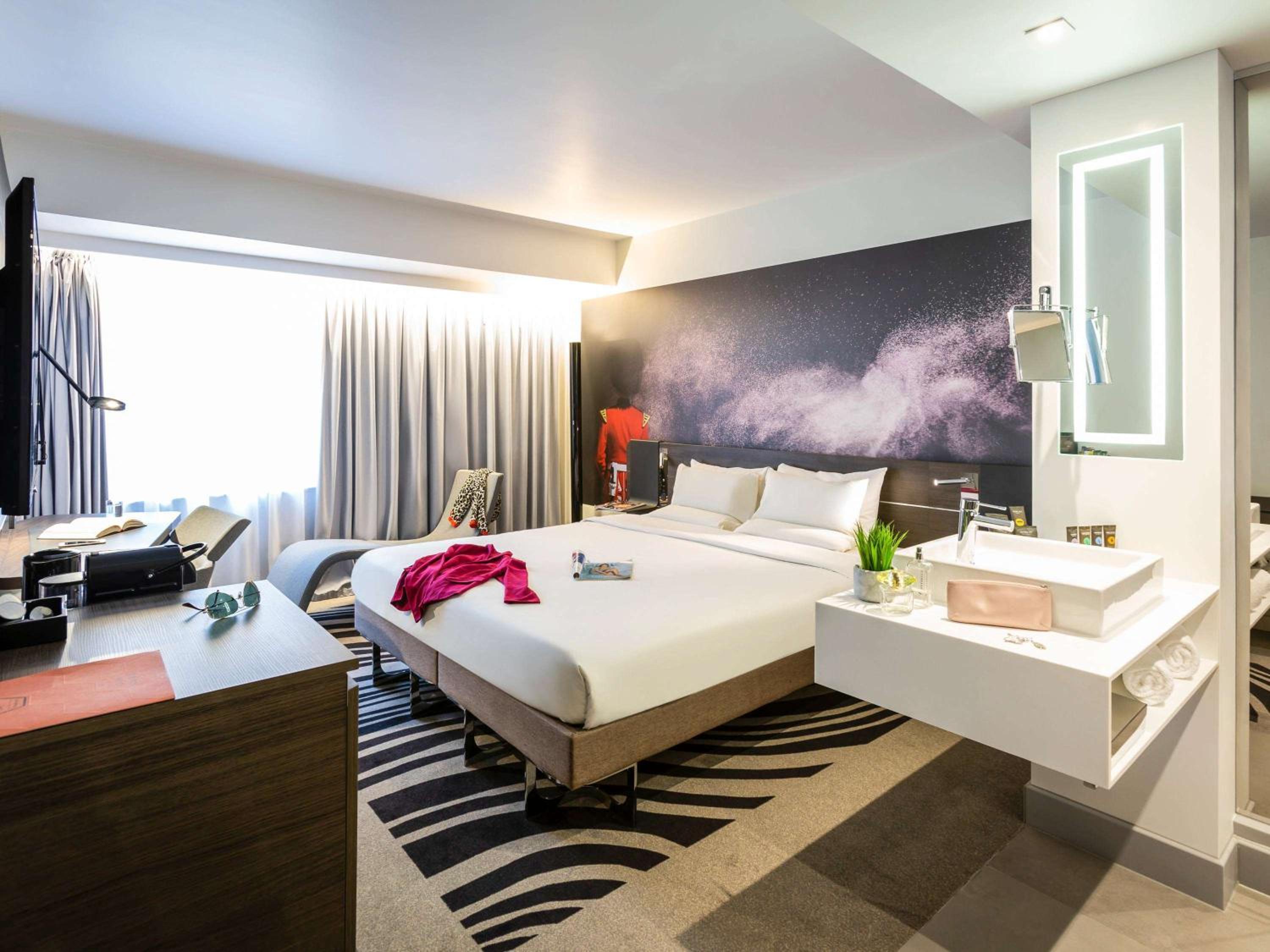 King Suite with Sofa-Bed