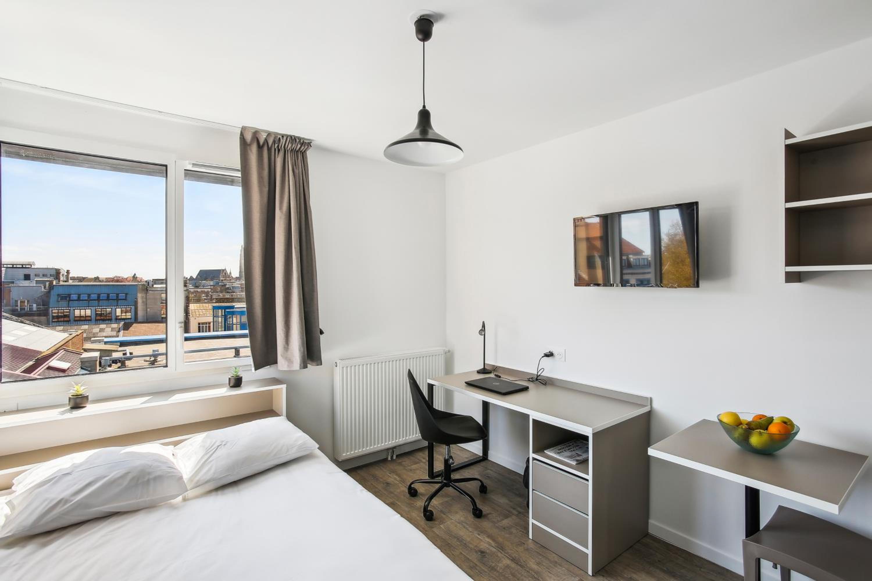 Studio (Double Bed)