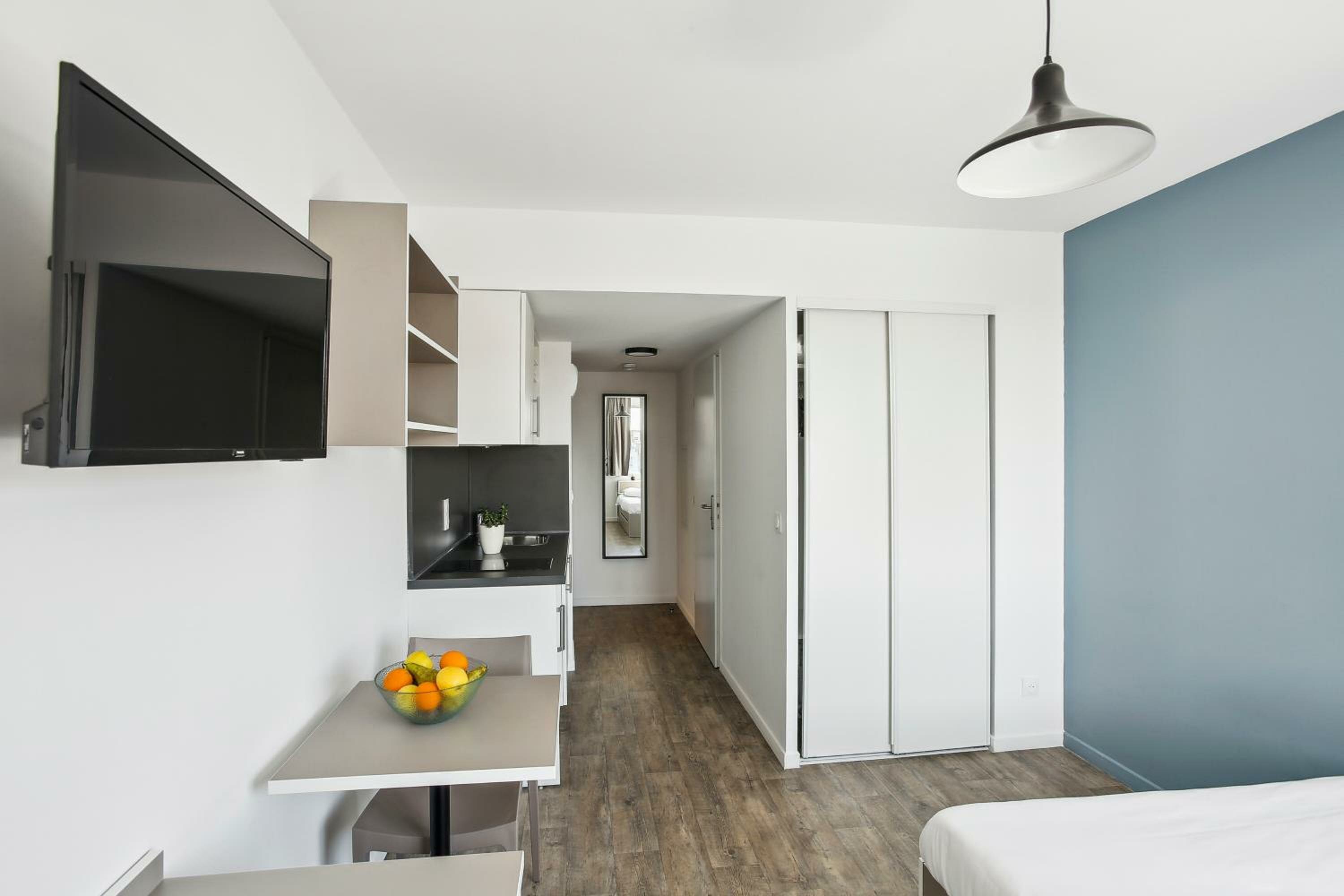 Studio (Double Bed)