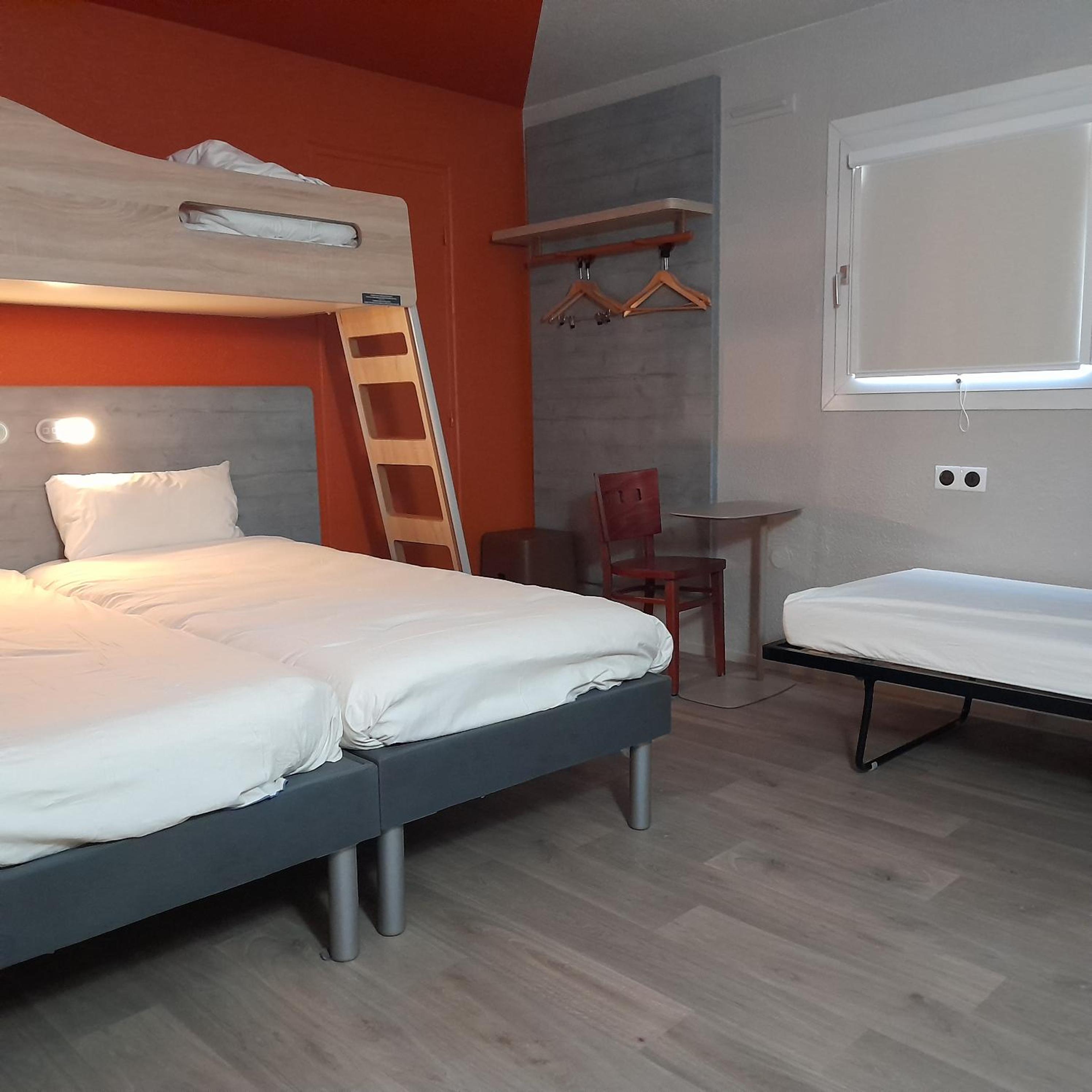 Room with 2 separate beds