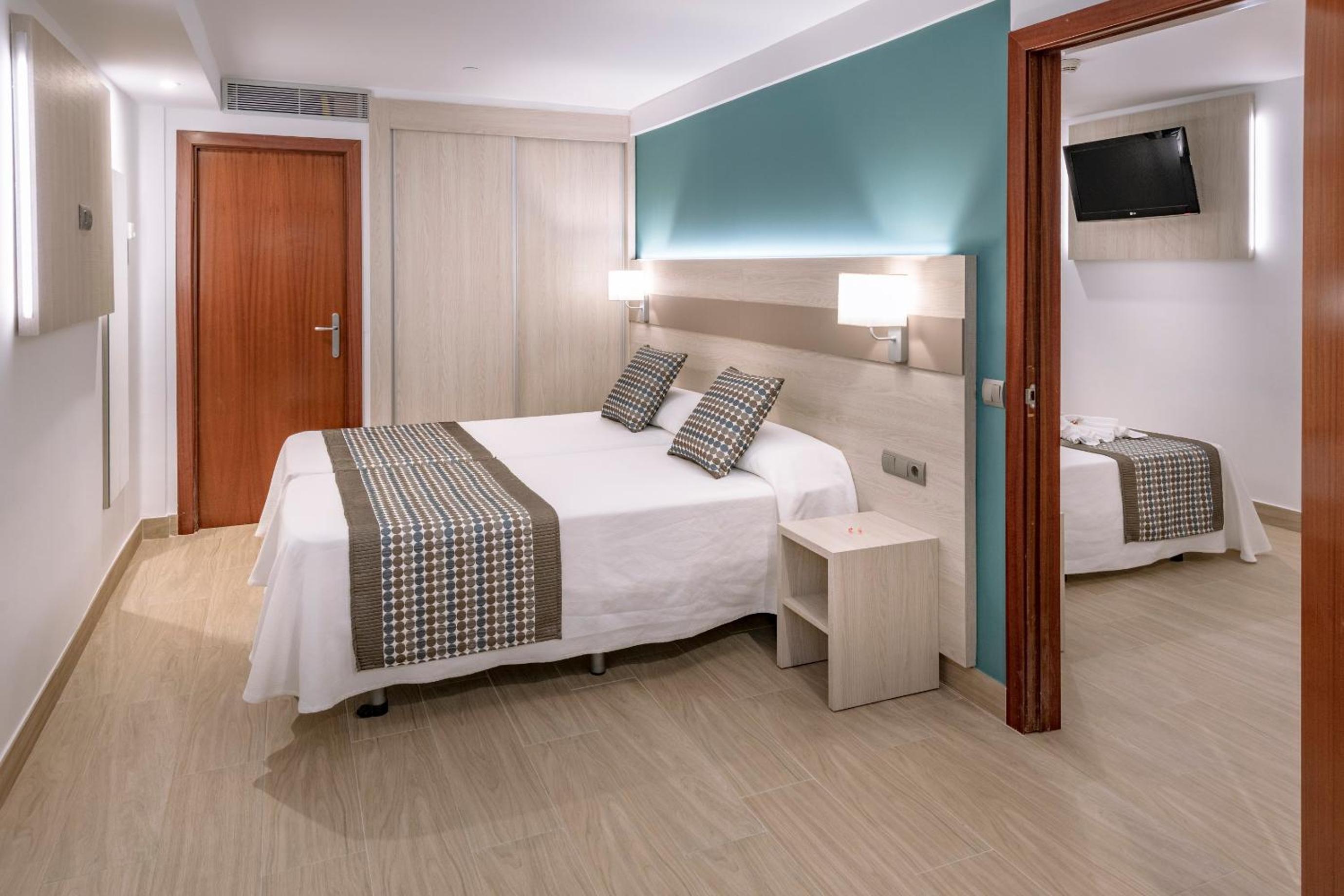 Family Room (2 Adults + 1 Child)