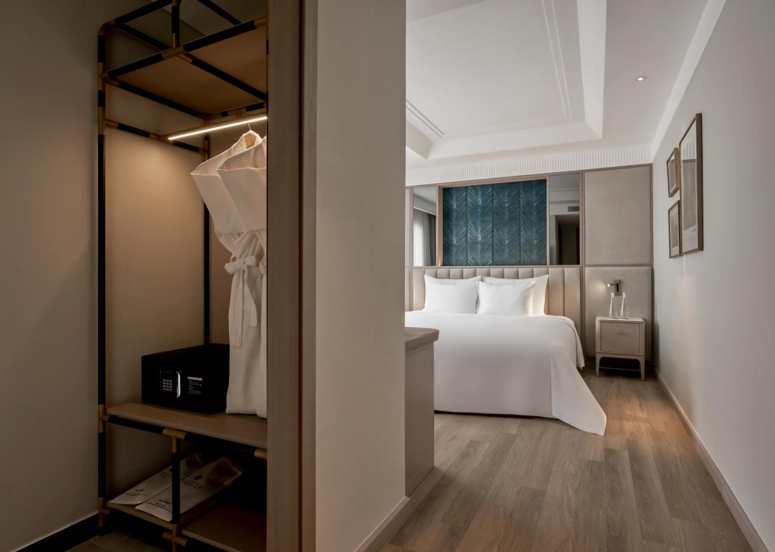 Junior Suite- French Balcony