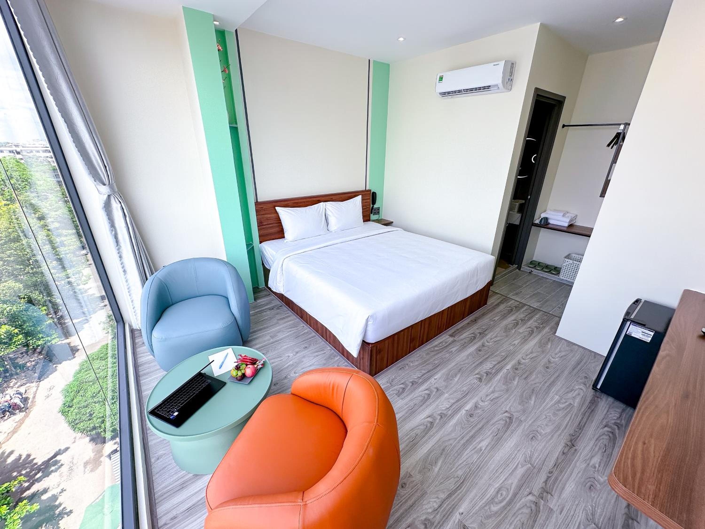 Grand Deluxe King Room With Netflix Premium