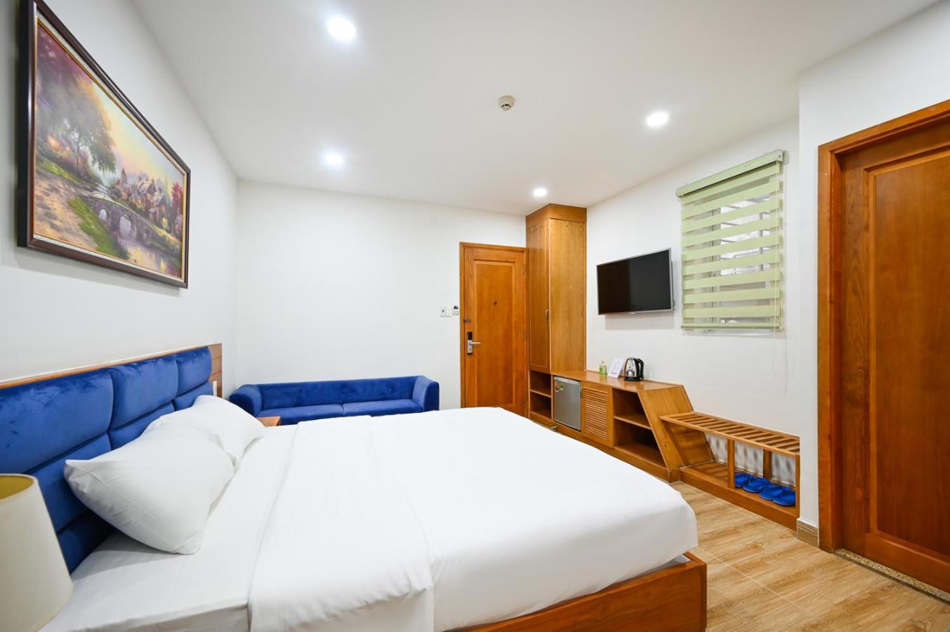 Deluxe Double Room with Bathtub