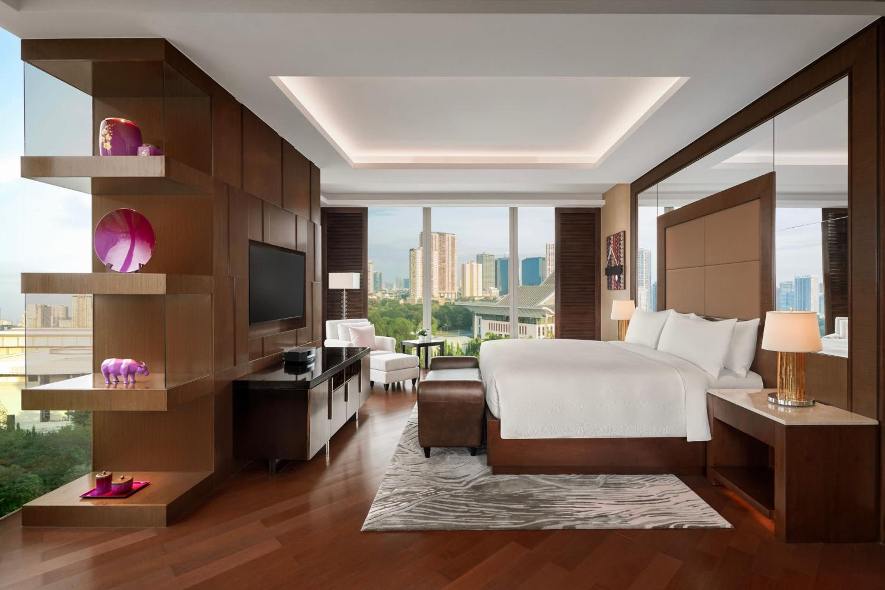 Chairman Suite, Executive lounge access, 1 King