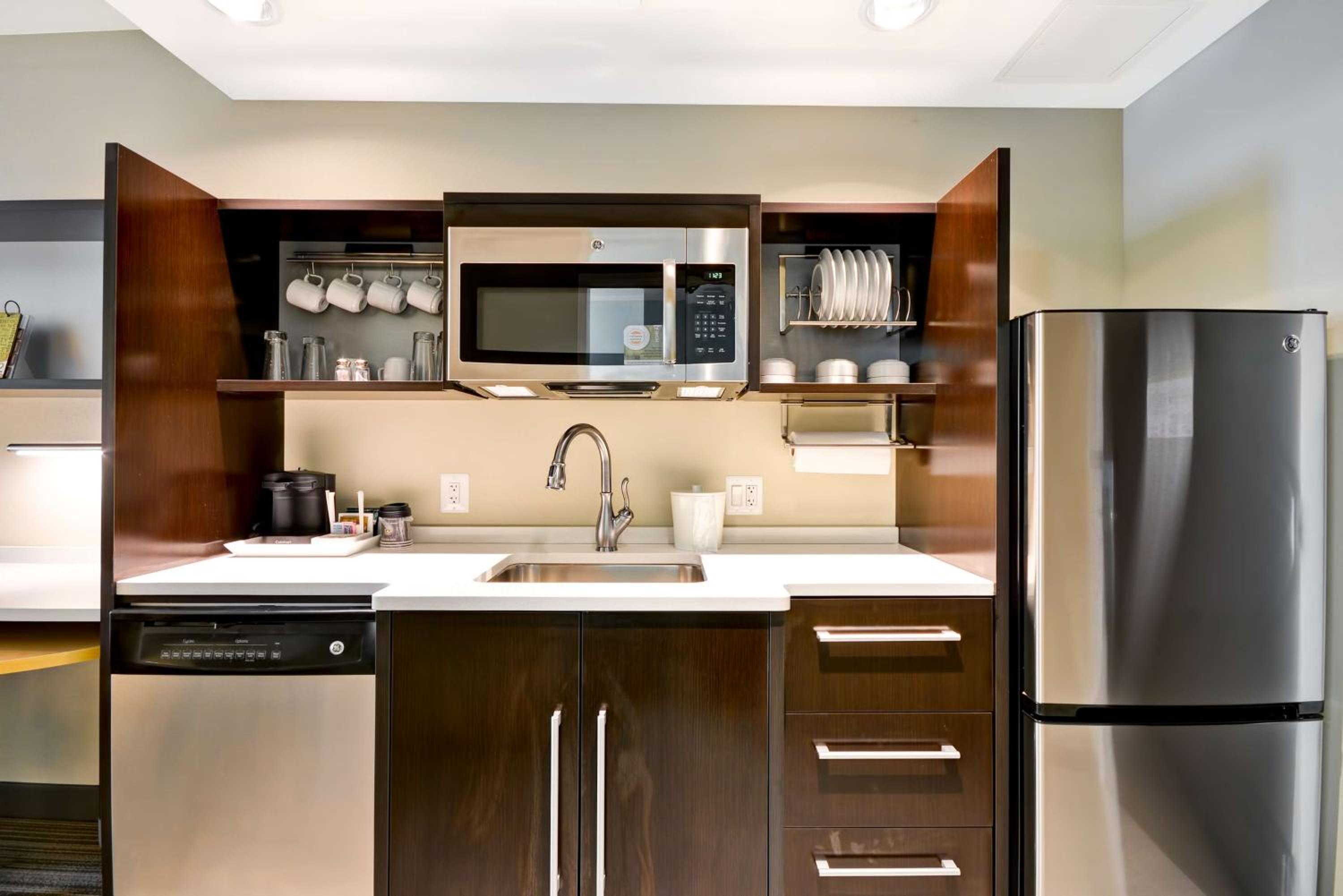 Queen Studio with Two Queen Beds - Non-Smoking