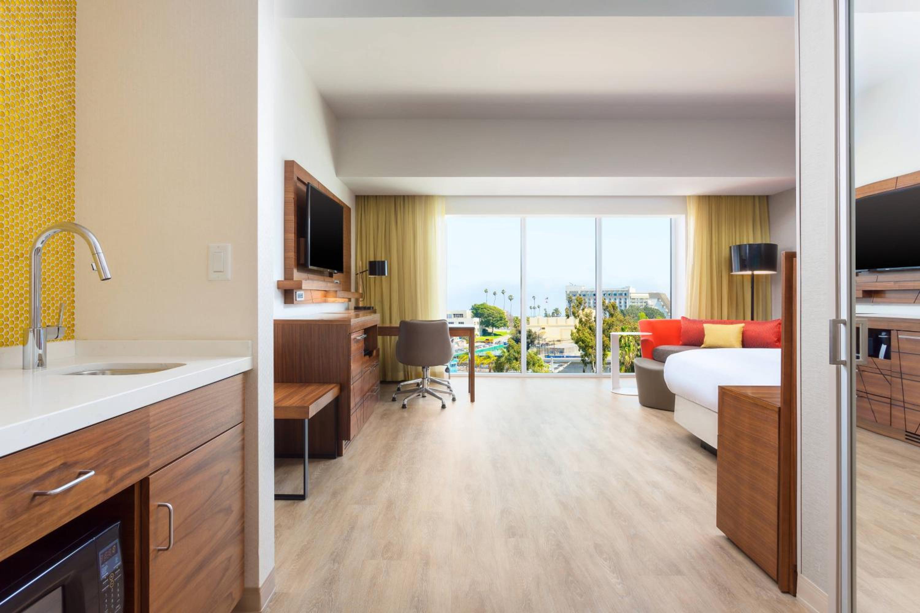 King Studio with Balcony - Mobility/Hearing Accessible with Roll-In Shower